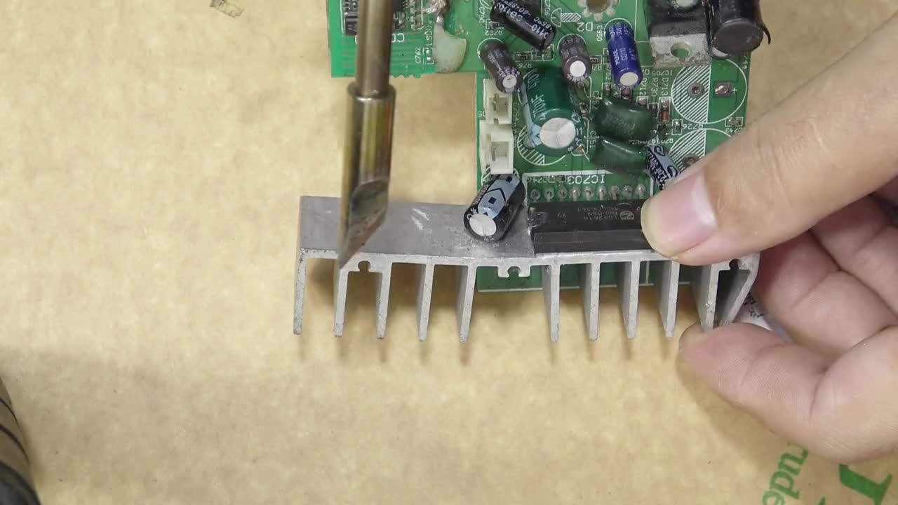 #硬声创作季  焊台大大刀拆单列功放类芯片拆直插三极管拆电感