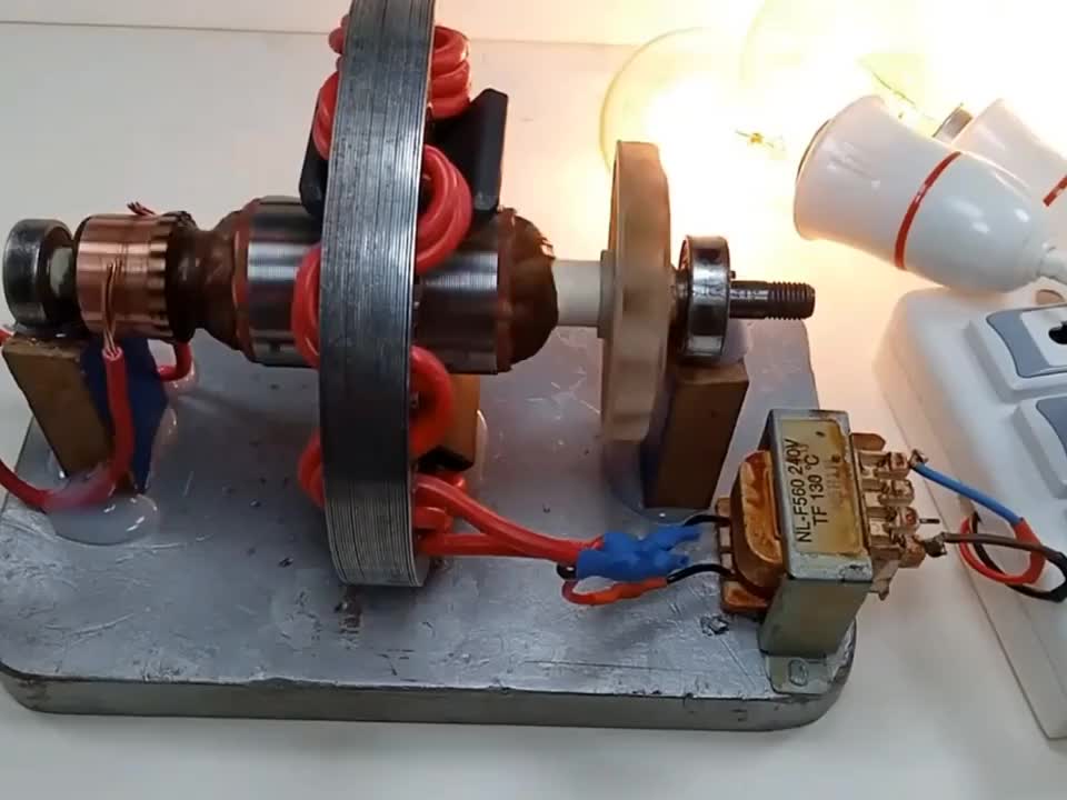 #電工知識 #帶大家玩電磁發(fā)電 #逆變器 利用磁鐵發(fā)電工率還不小#硬聲創(chuàng)作季 
