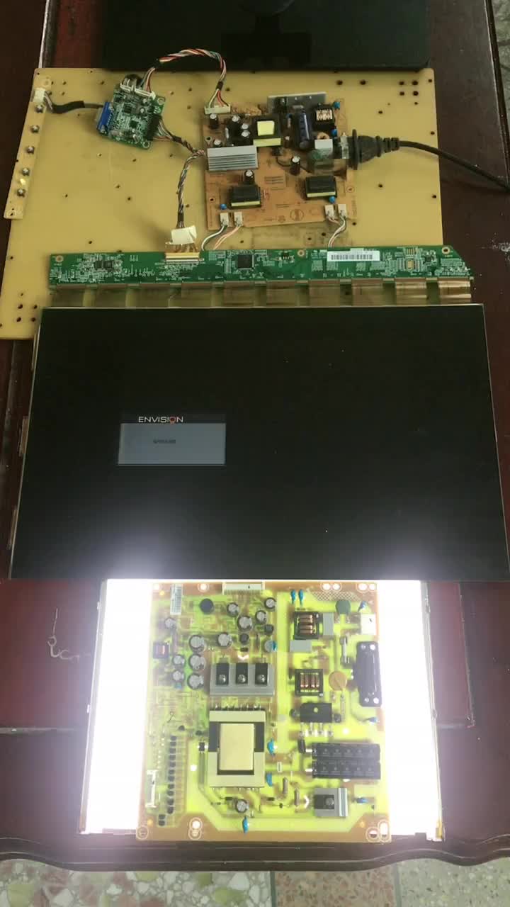 淘汰的小顯示器不要仍大有用處，跑電路時能當B超用，加以改造還能有更多用處 #電子技術 ##硬聲創(chuàng)作季 