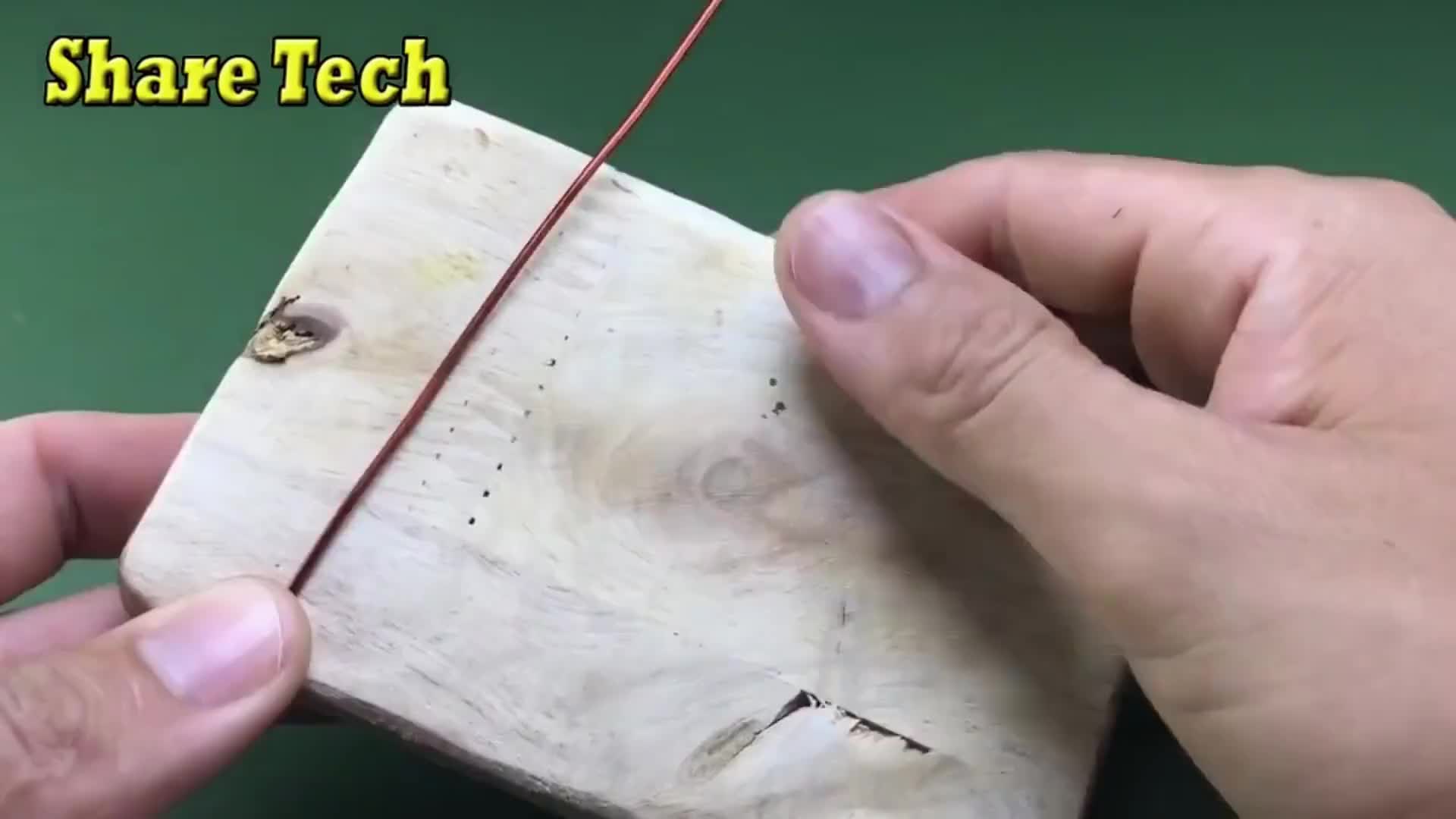 #硬聲創作季  用銅線把磁鐵圈住，這樣就能輕松發電