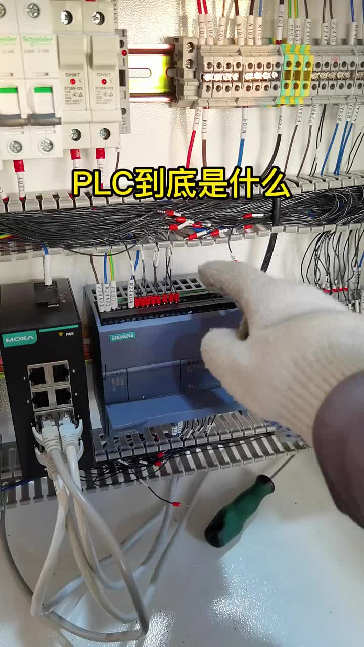 今天給大家介紹一下什么是PLC？想學(xué)更多知識就點(diǎn)關(guān)注，下次不迷路！！！#電工知識  #電工 ?#硬聲創(chuàng)作季 