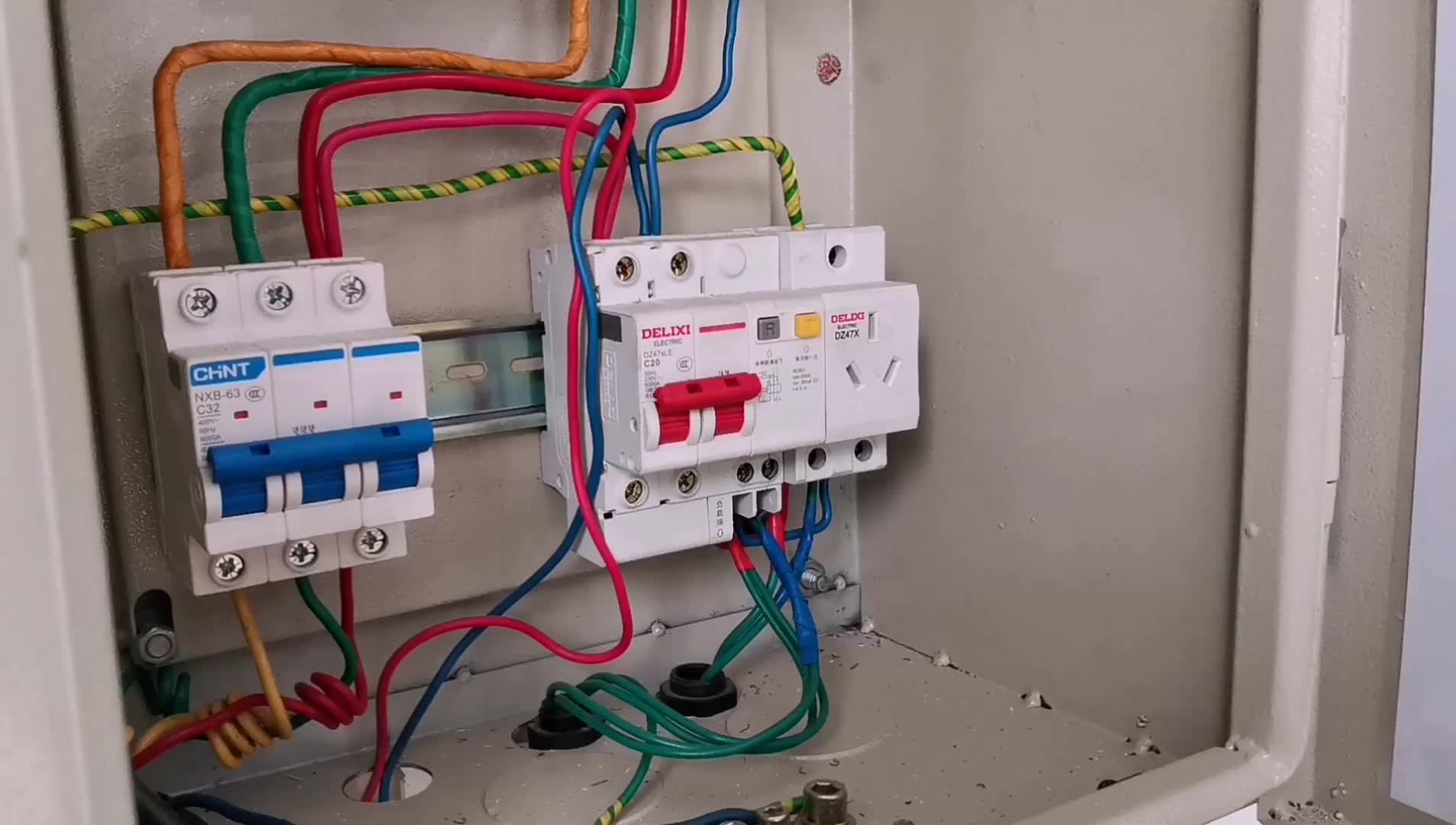 電工維修，最怕有人合閘送電！大師兄教你四招，最后一招很安心！#硬聲創(chuàng)作季 