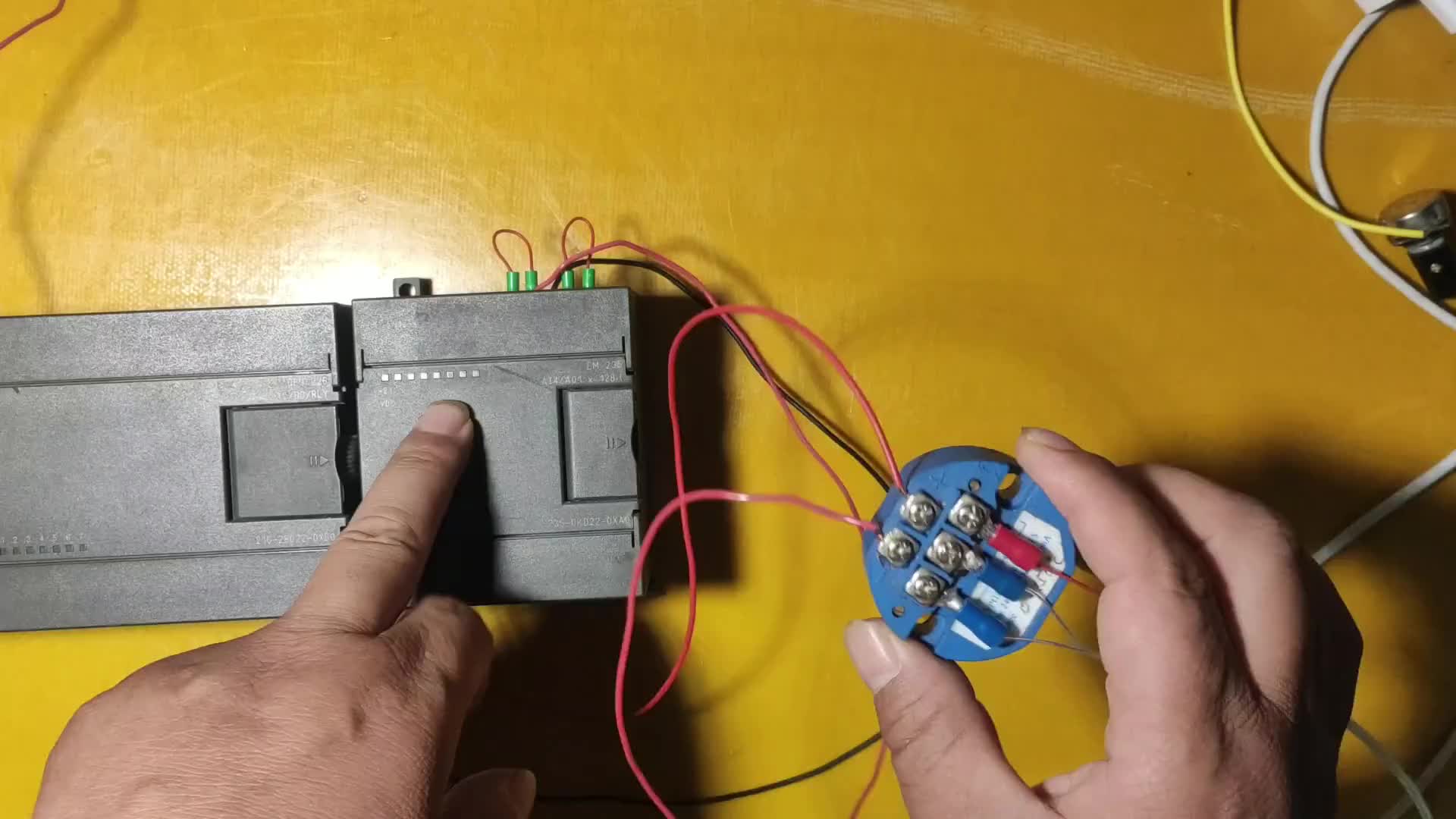 PLC如何給變送器接線？串聯電路中電流值處處都一樣#硬聲創作季 