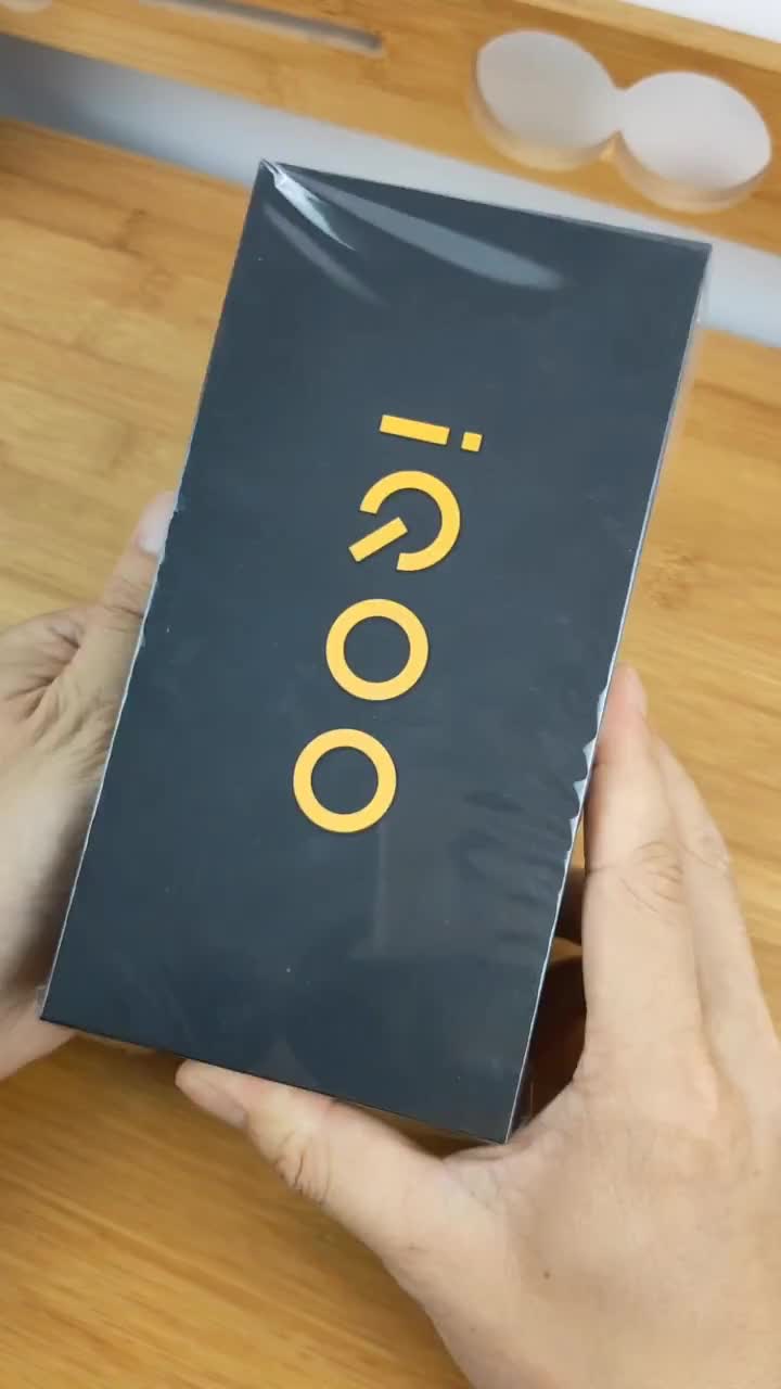 #硬聲創作季 iQOO Neo碳纖黑極速開箱，高通845+4500mAh超大電池，就問你心動不心動？#手機 