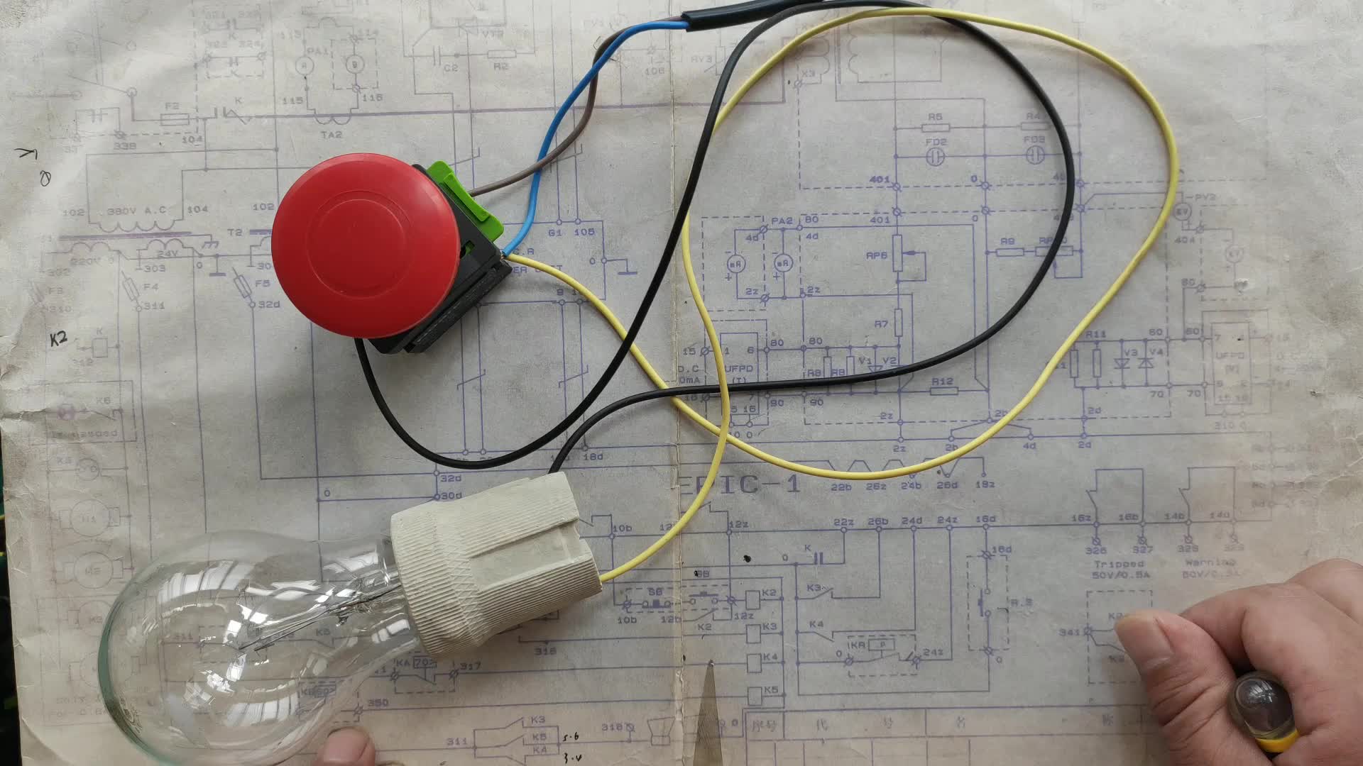 零線為什么可以點亮電筆？這種情況很危險，稍不注意就可能觸電#硬聲創(chuàng)作季 