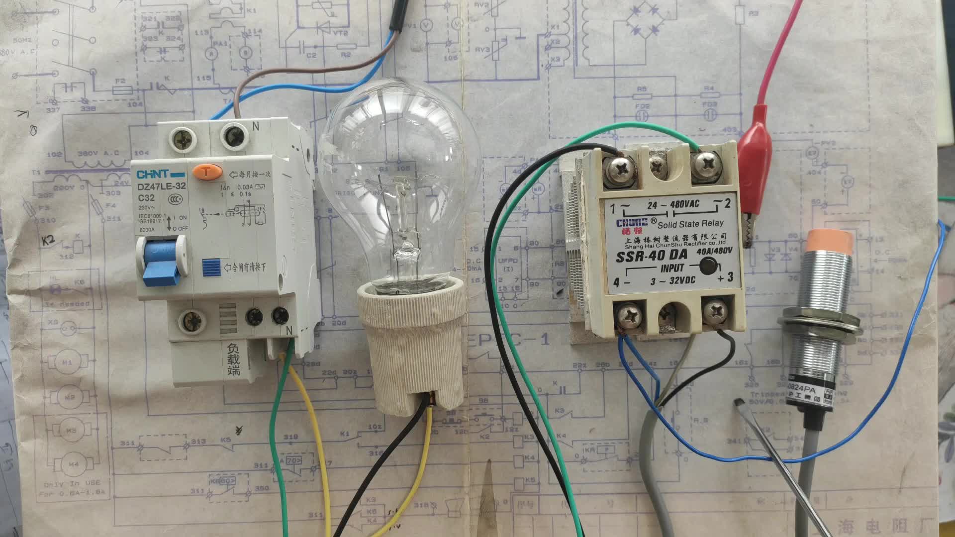 接近开关如何控制固态继电器？吃透这种方法，求人不如看视频#硬声创作季 