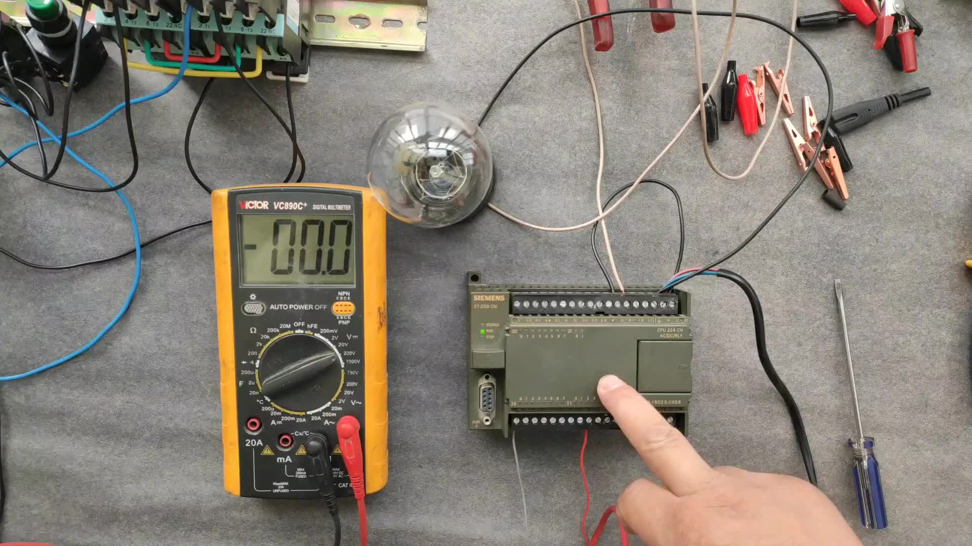 西门子PLC开关量输入回路门槛电压是多少伏？坚果实测结果很意外#硬声创作季 