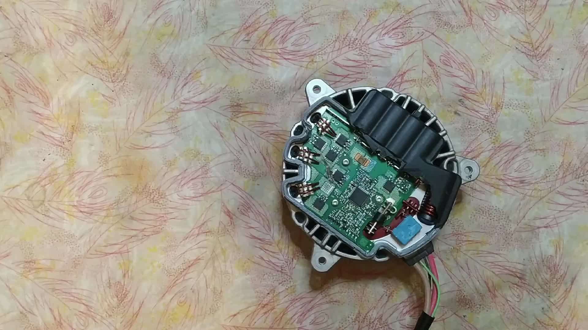 一臺被玩壞的電子無刷電機(jī)，瞅瞅內(nèi)部結(jié)構(gòu)# 硬聲創(chuàng)作季