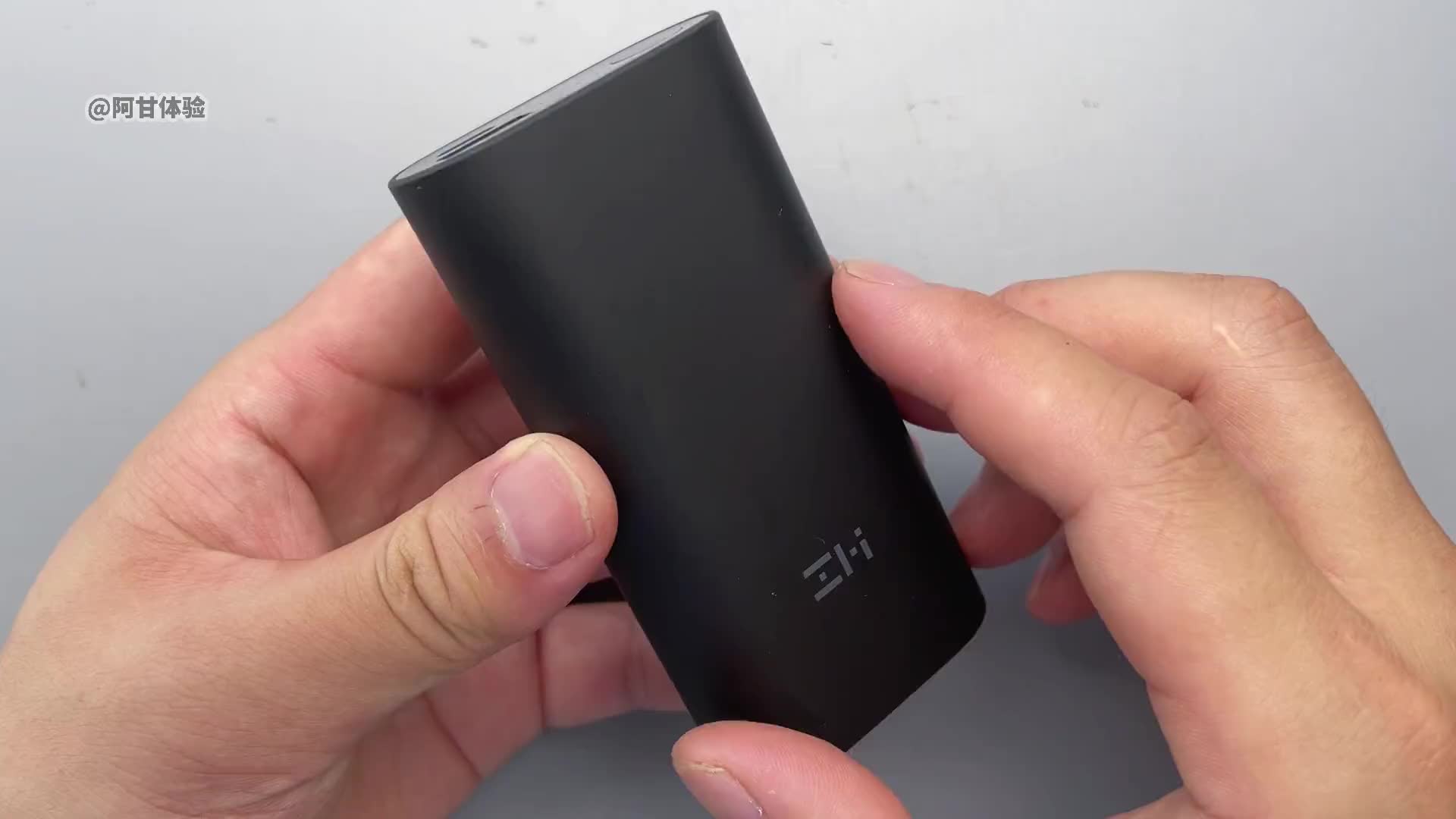 拆解紫米30W迷你充電寶，這做工用料真是沒得說，價格再給力點就完美了！