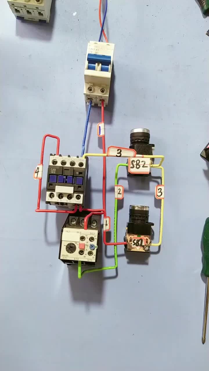 电工知识：具有热保护的自锁电路，热继电器工作原理#电工 