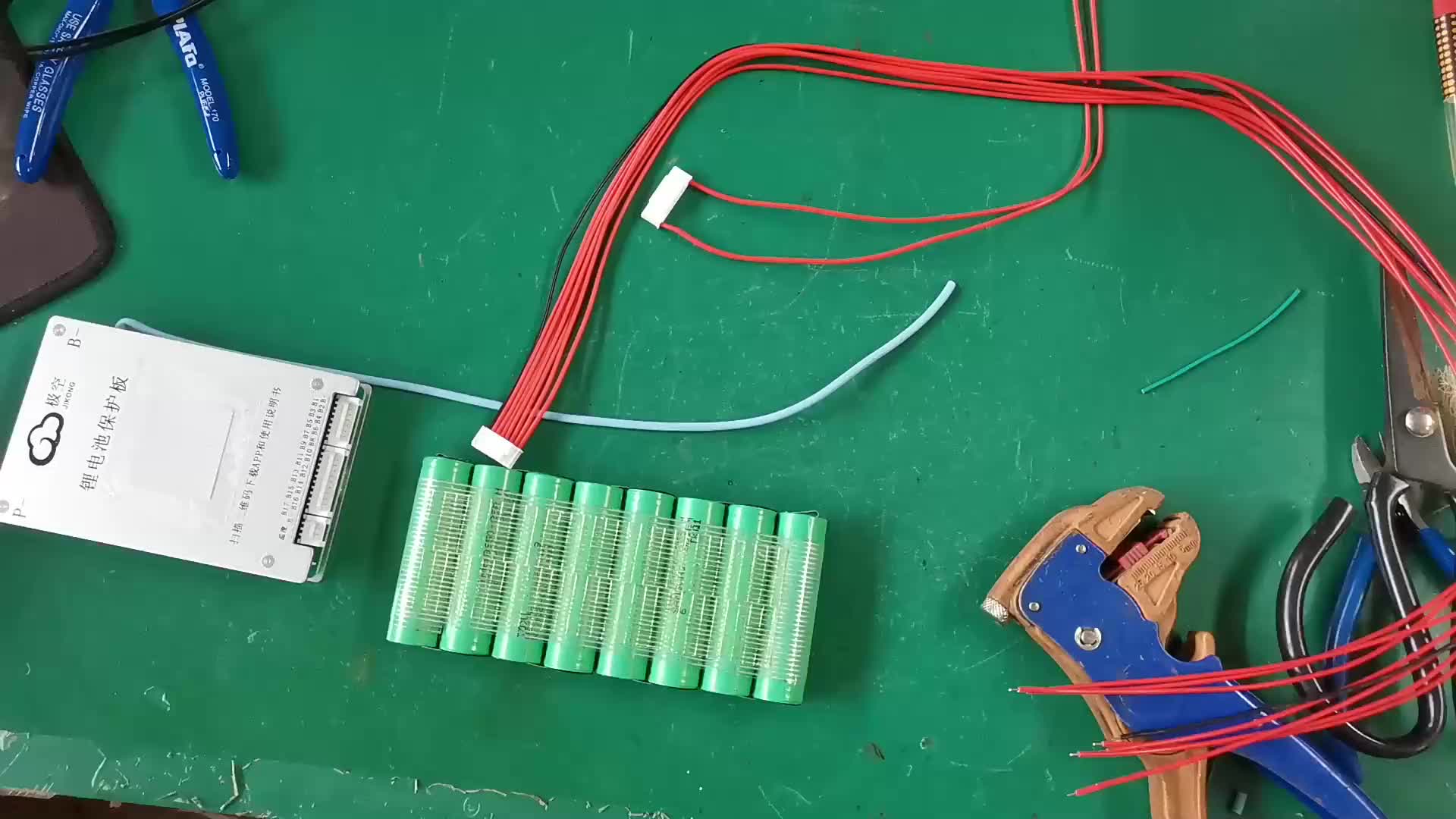 #硬聲創作季 8節18650電池裝一塊主動均衡保護板！目的測試主動均衡功能 #轉自網絡侵刪！ 