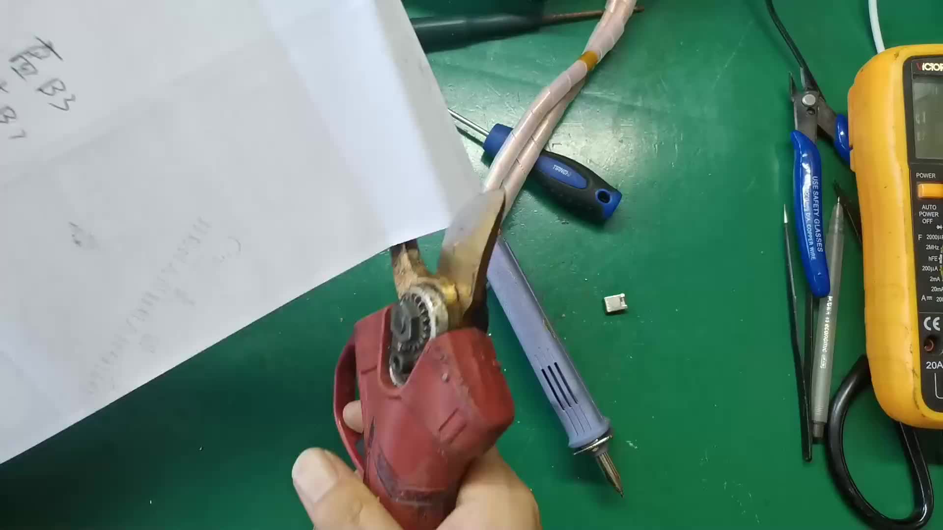 #硬聲創(chuàng)作季 16.8伏鋰電池維修！這個電池是用在電剪刀上的 #轉(zhuǎn)自網(wǎng)絡侵刪！ 
