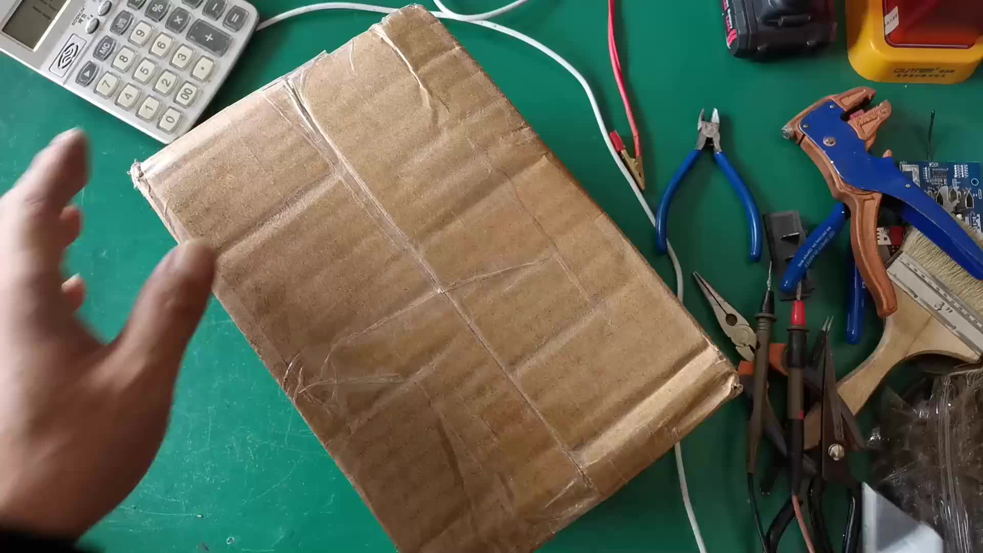 #硬聲創(chuàng)作季 粉絲寄來一塊電池！讓我給更換一塊保護板，配件都一起寄來了 #轉(zhuǎn)自網(wǎng)絡侵刪！ 