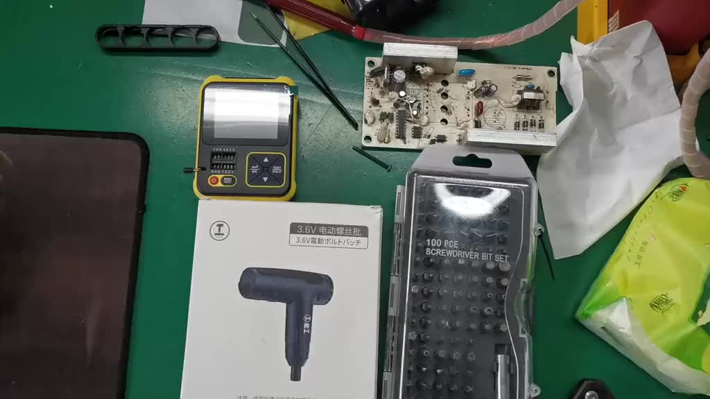 #硬聲創(chuàng)作季 開箱一款3.6伏鋰電池電動螺絲批！正好用它來拆一組鋰電池 #轉自網絡侵刪！ 