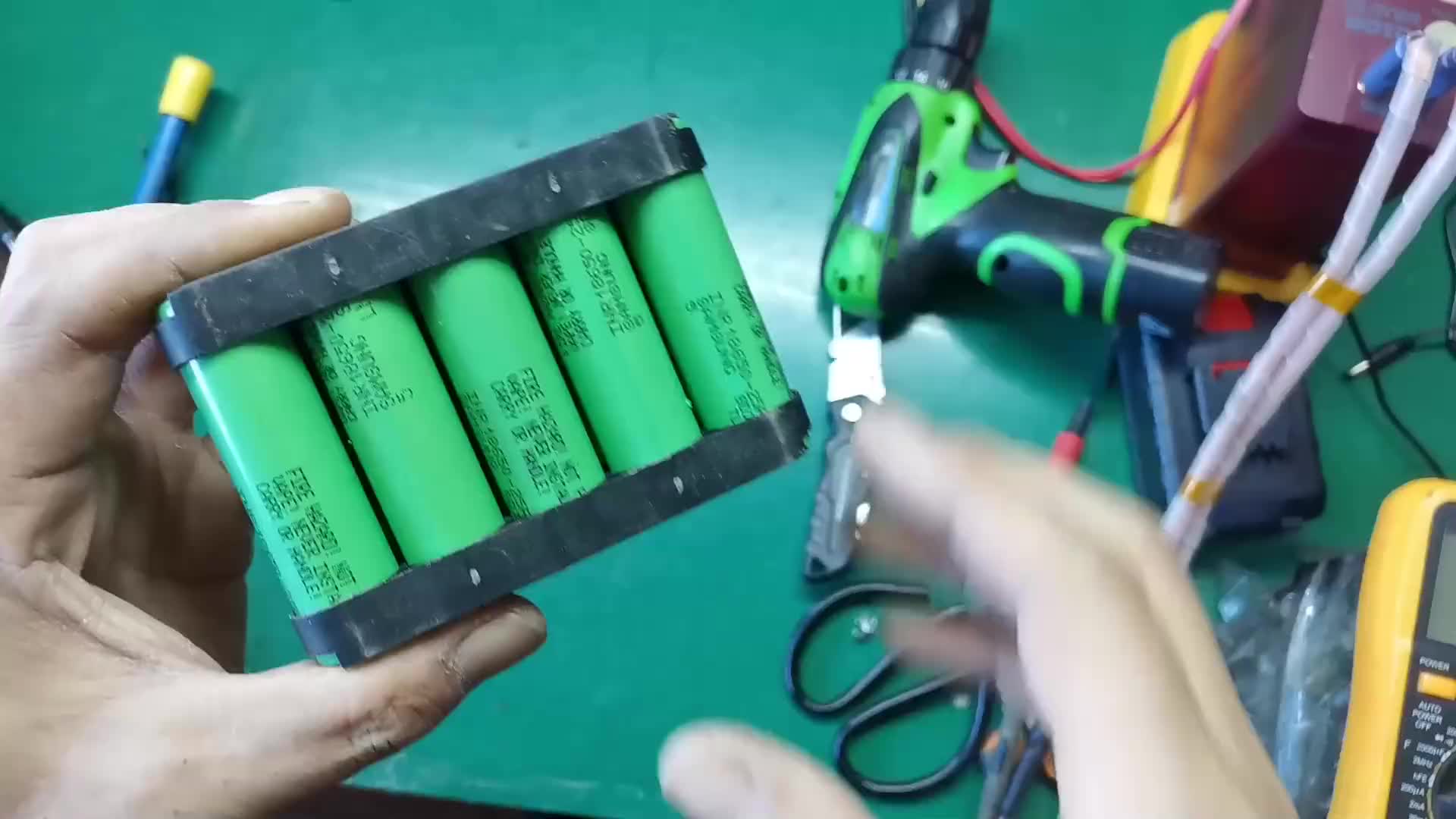 #硬声创作季 锂电池角磨机5安时容量的电池能切多少段25毫米的螺纹钢呢？ #转自网络侵删！ 