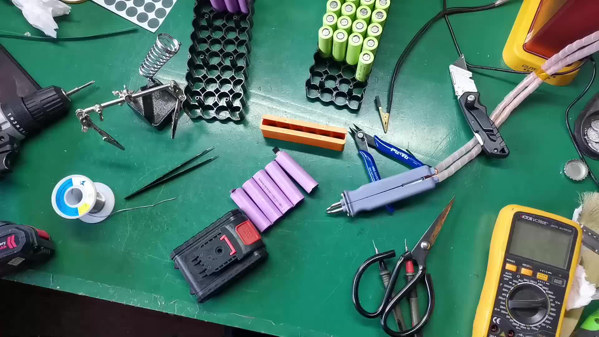 #硬聲創(chuàng)作季 鋰電池充電鉆維修！拆保護(hù)板鎳片的時(shí)候一定不要用收摸 #轉(zhuǎn)自網(wǎng)絡(luò)侵刪！ 