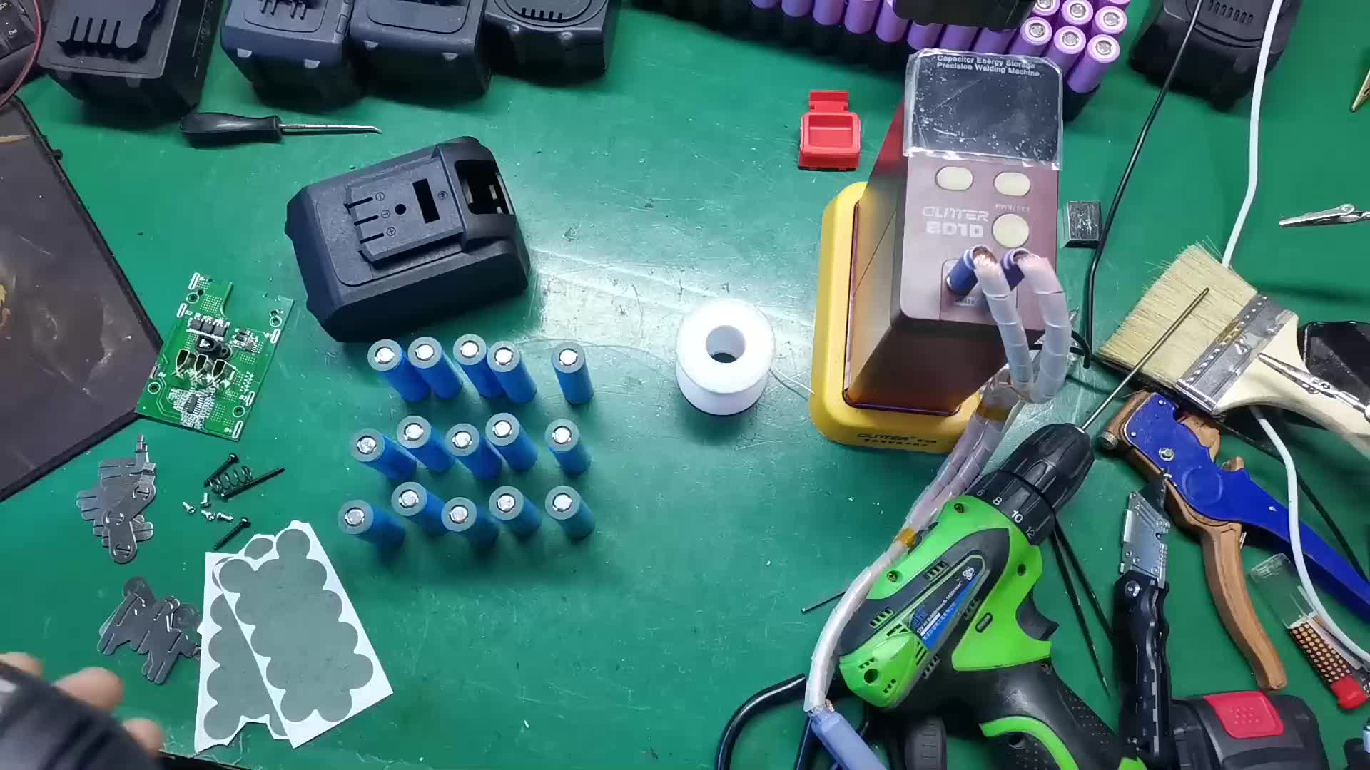 #硬聲創作季 新買了把鋰電池角磨機！沒有電池！自己組裝一塊7.65安時的 #轉自網絡侵刪！ 