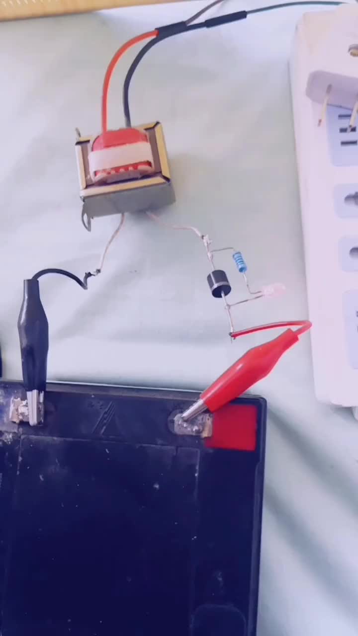 #硬聲創作季 最簡單有指示充電器制作 #電子DIY 