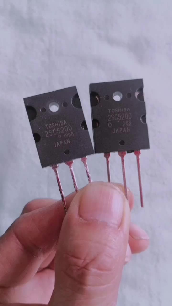 #硬聲創(chuàng)作季  #電子DIY 用兩個(gè)管子推動(dòng)8吋大喇叭。