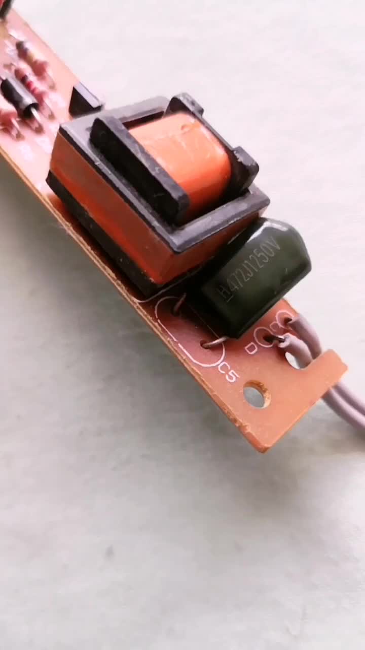 #硬聲創作季  #電子DIY 說說滌綸電容。
