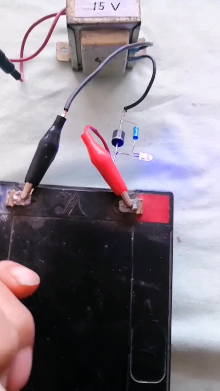 #硬聲創(chuàng)作季  #電子DIY 帶有指示充電器制作。