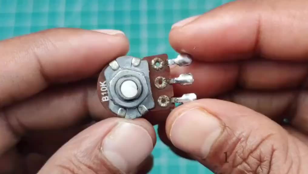 #硬聲創作季  #電子DIY 用幾個電子元件制作的閃光燈