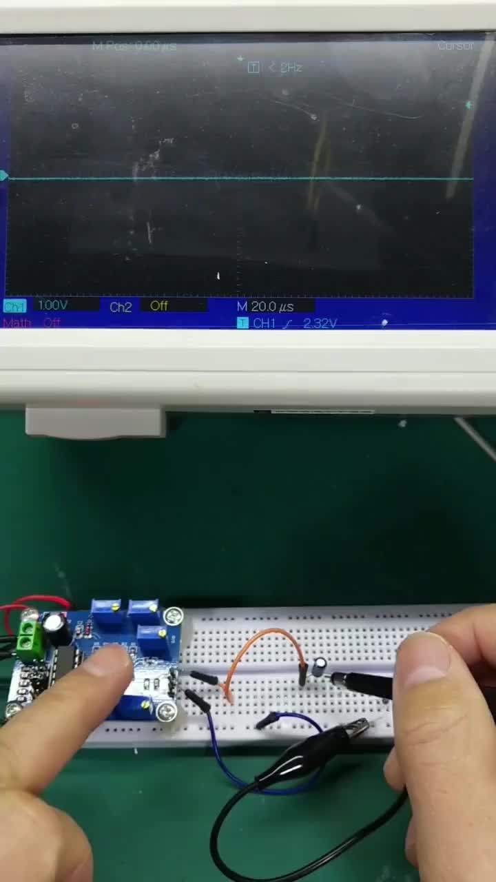 #硬聲創(chuàng)作季  #跟我學(xué)維修 用示波器觀察電容器的通交流隔直流特性