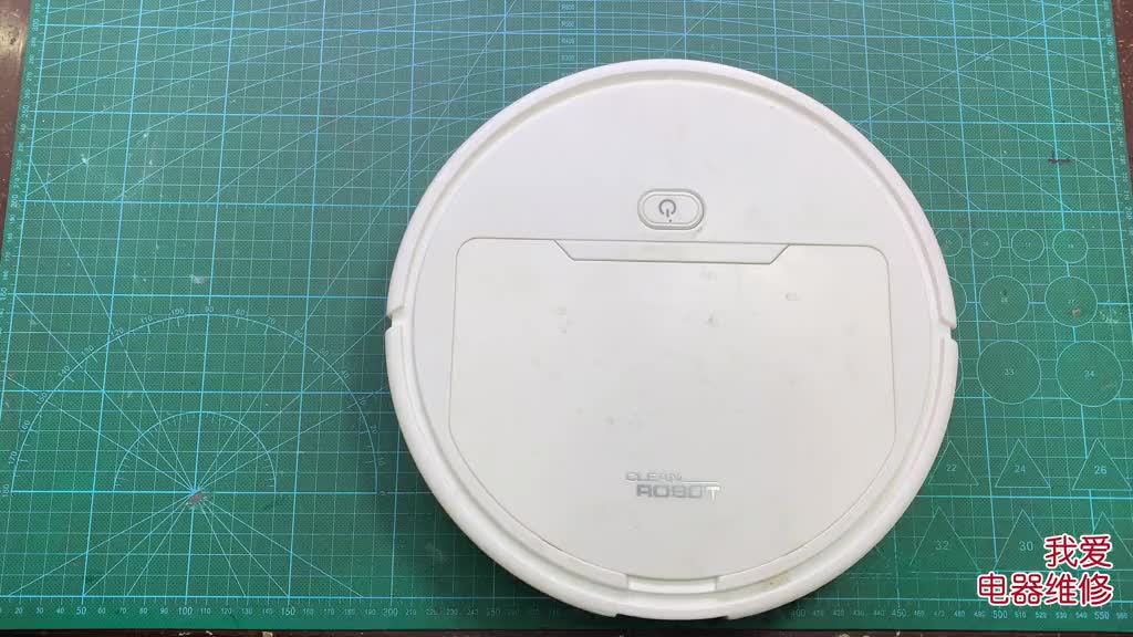 #硬聲創(chuàng)作季  #一起學(xué)維修 原來掃地機器人不開機，不用花錢去修，這樣改裝一下立馬就能用