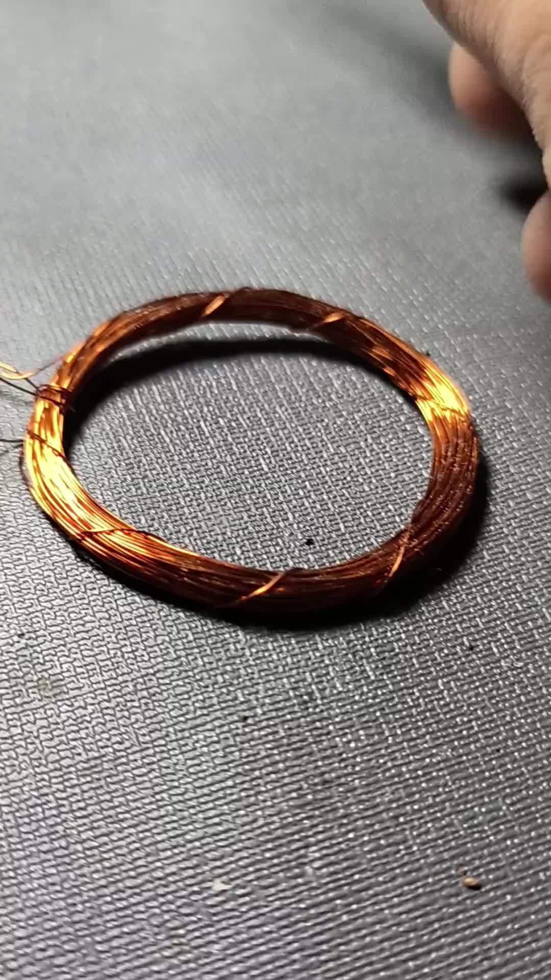 #硬聲創作季  #電子DIY  隔空點亮發光二極管，無線點亮