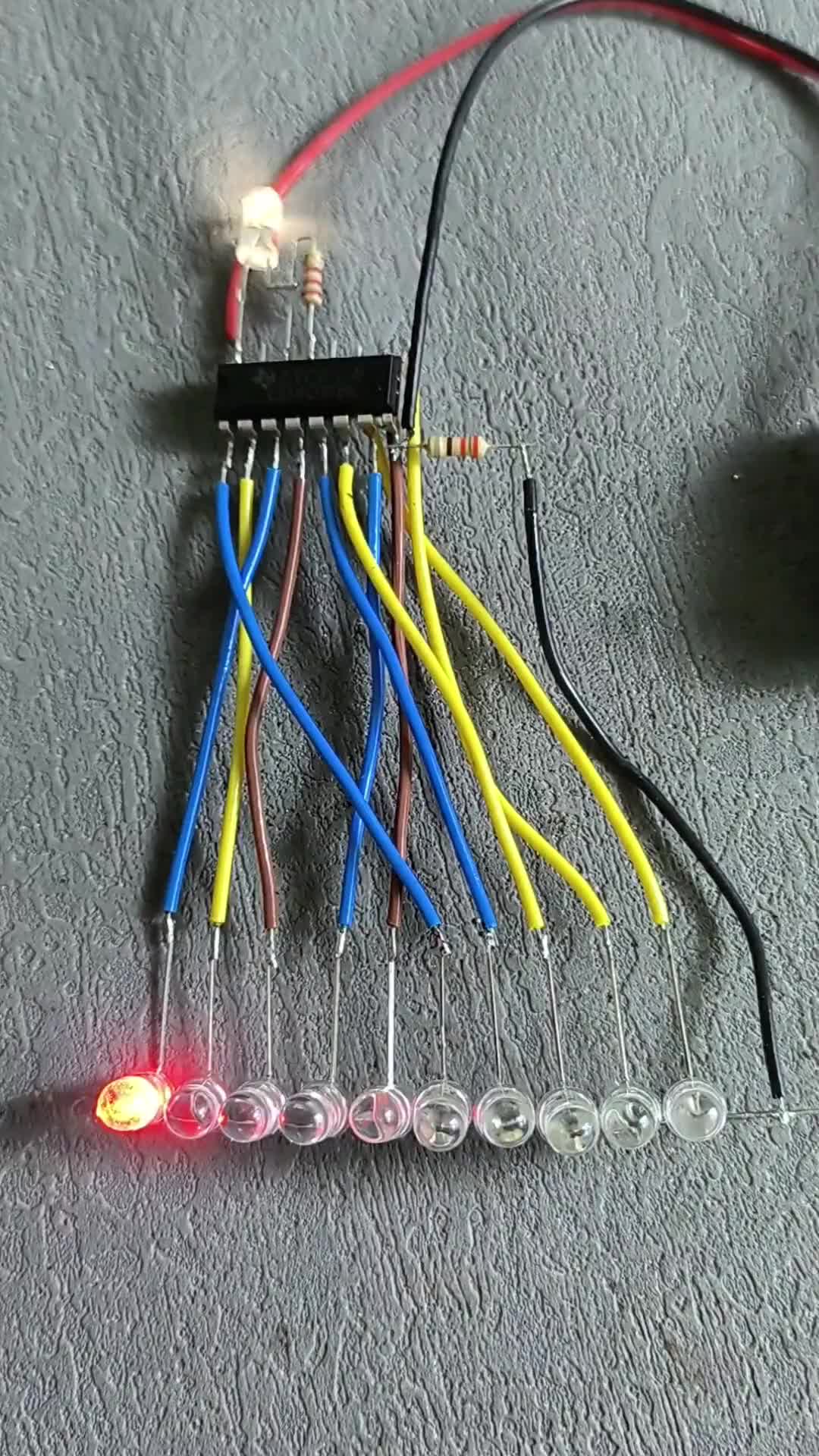 #硬聲創作季  #電子DIY  制作了一個流水燈，