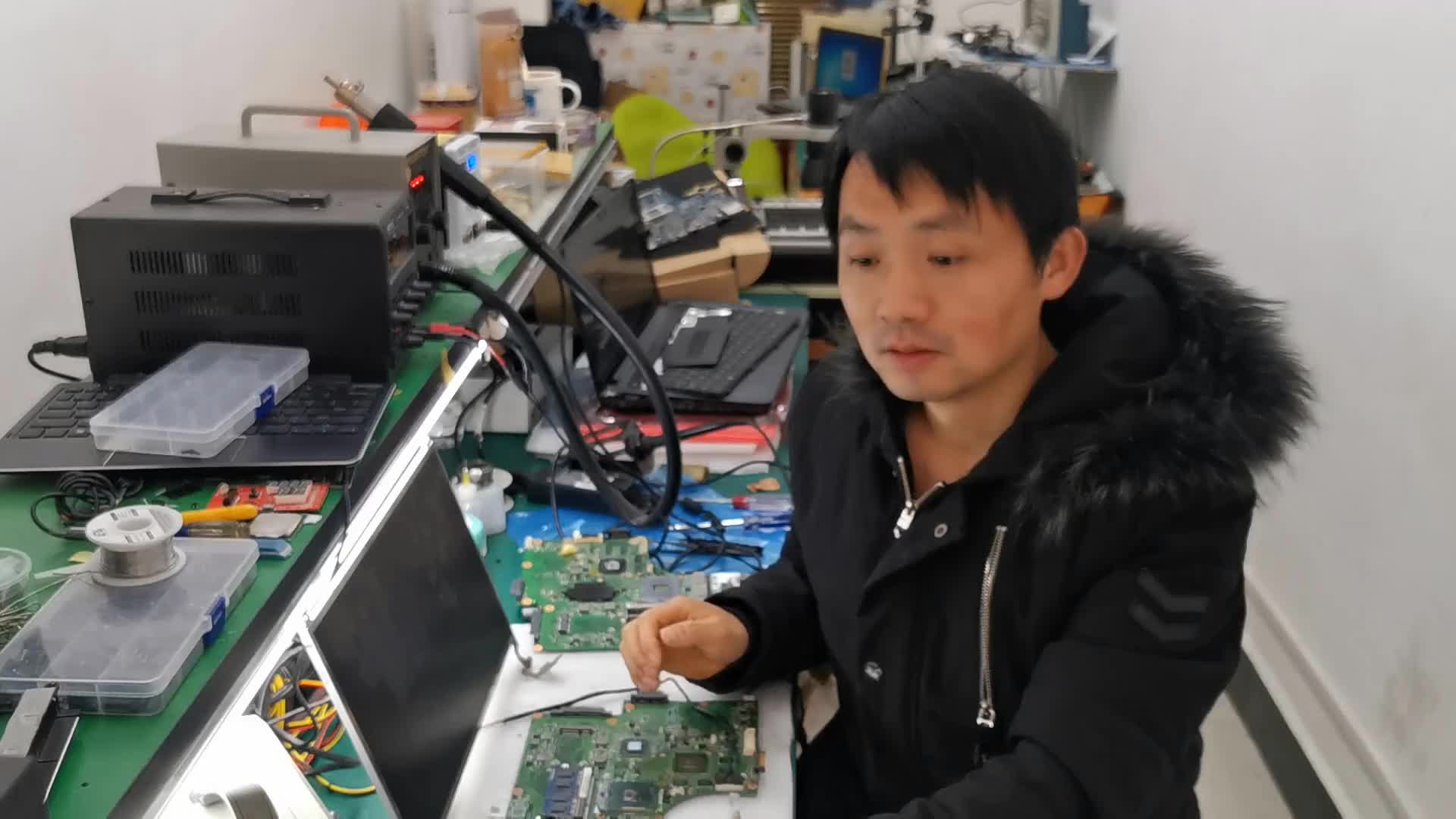 接一台笔记本开机无显，售后说要换板子电压正常，最终祸首是电容#硬声创作季 