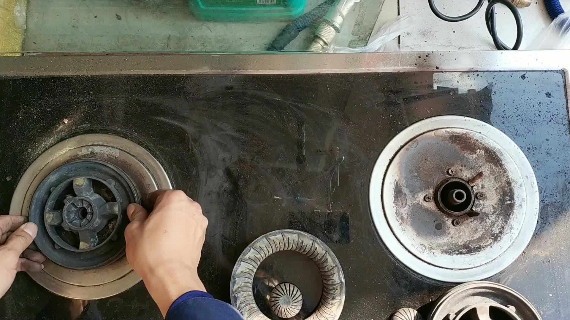 煤氣灶的分火器以及螺絲拆卸困難，這里有方法，經(jīng)驗(yàn)分享值得收藏#電路原理 