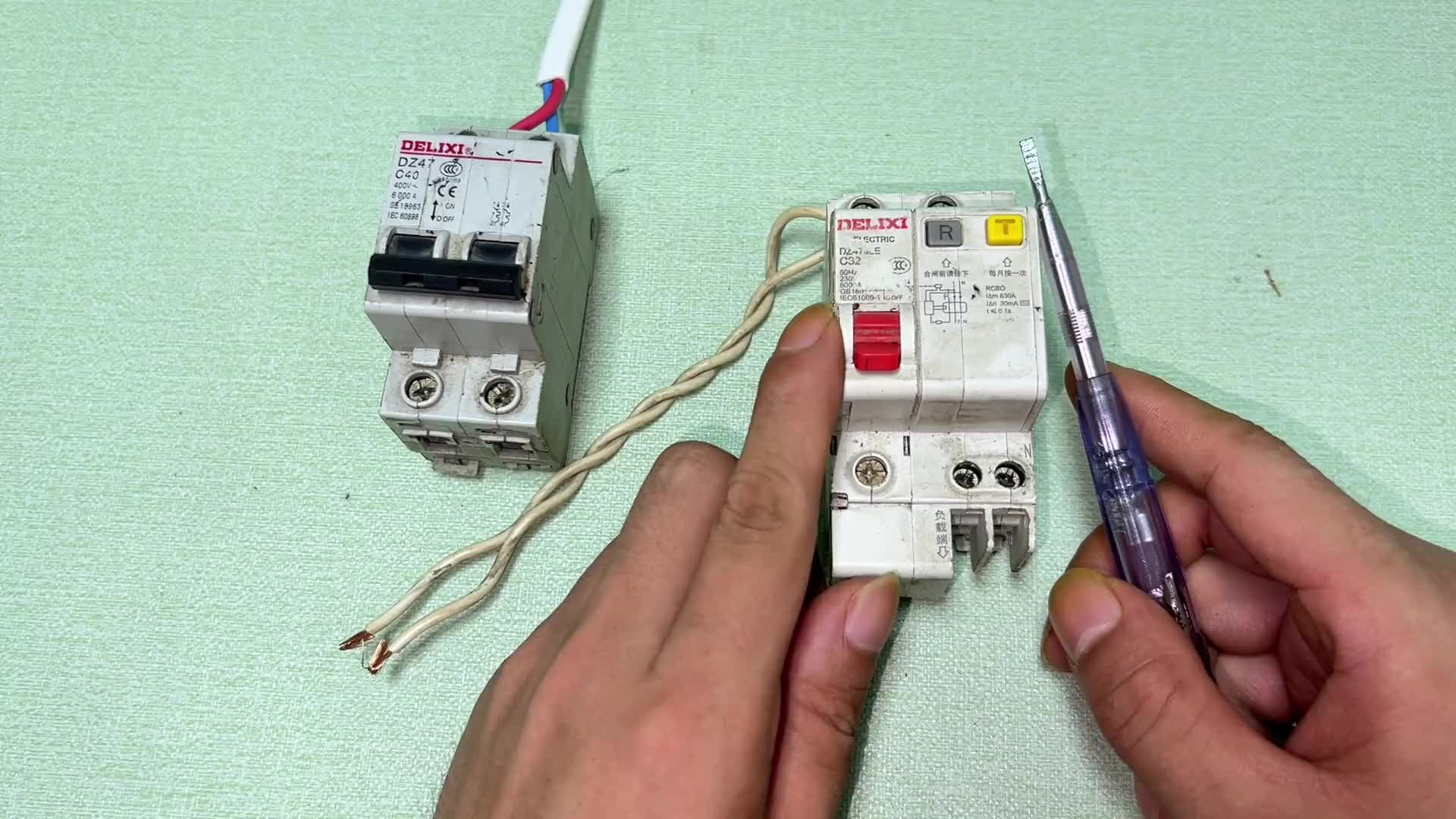 漏電開關(guān)上的這個按鈕，原來作用這么大，涉及安全用電，來了解下#電路原理 