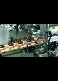 工業機器人的自動上下料產出效率相比人工而言有什么好處？#工業機器人 
#機器人 #自動上下料 #人工 
 
