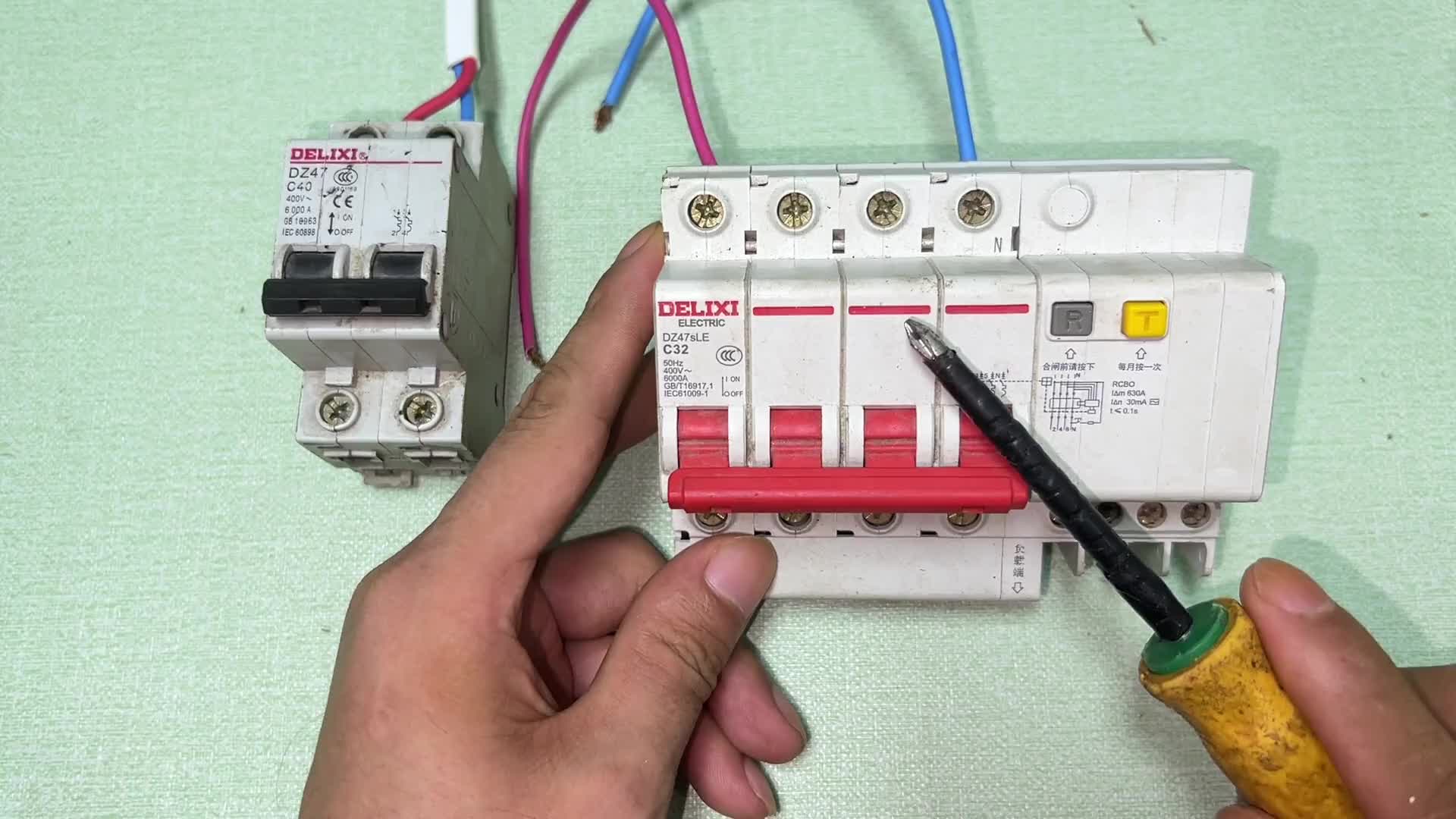 380V漏電開關(guān)接220V電源，火線接在哪才正確？華哥現(xiàn)場(chǎng)教給你#電路原理 