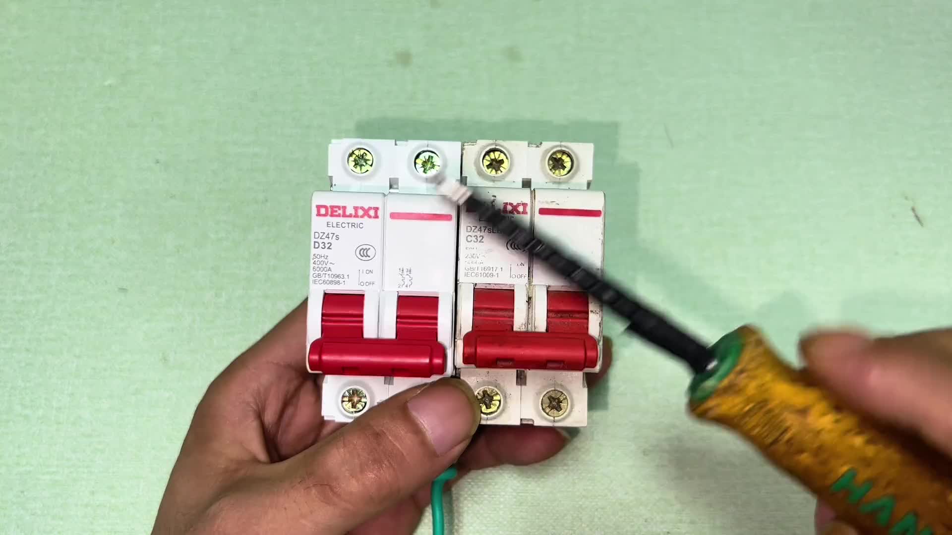 C型、D型斷路器，區(qū)別這么大，大部分人還不知道，真是太可惜了#電路原理 