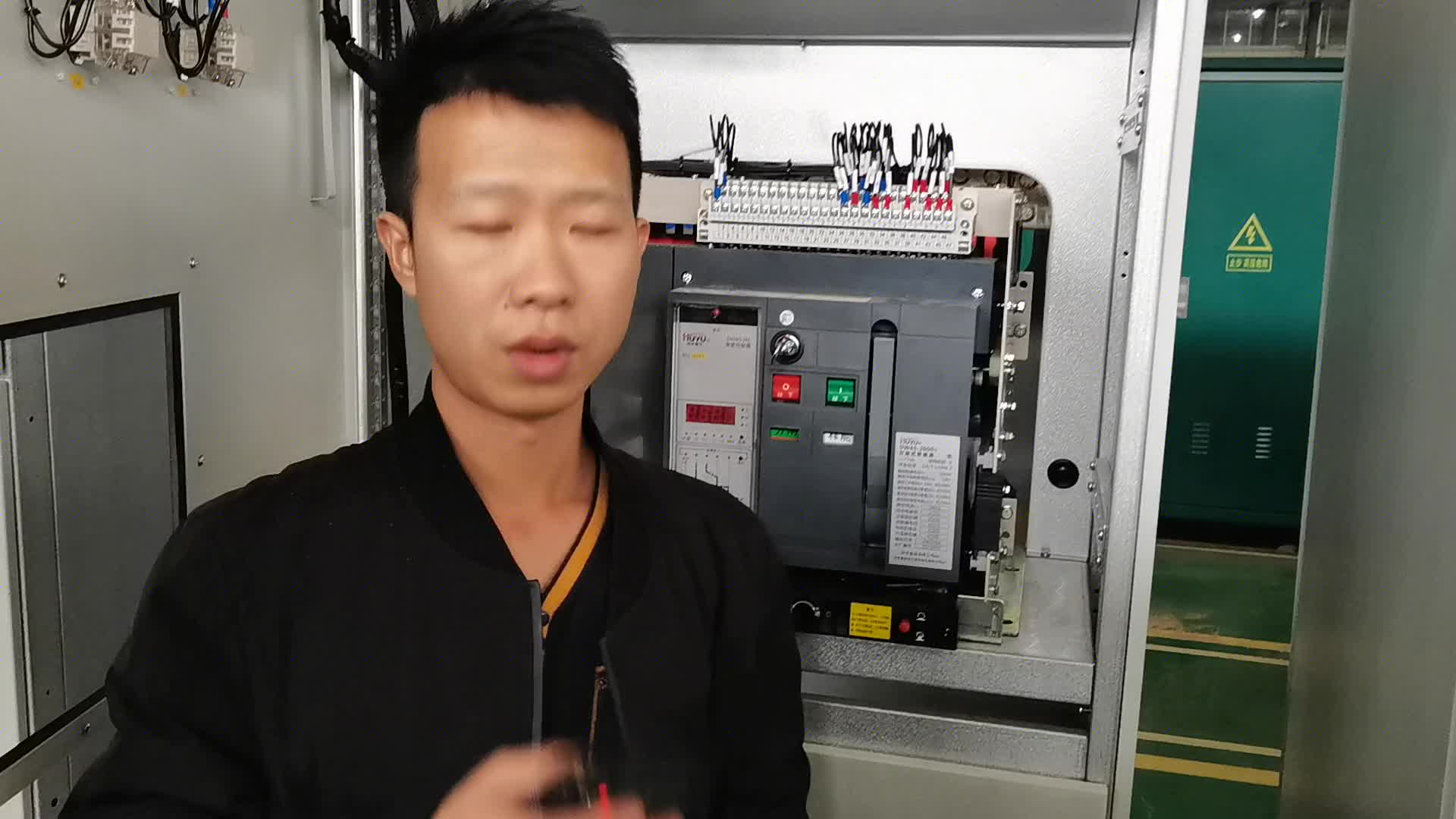 低壓開關(guān)柜中，智能斷路器型號怎么看，老電工告訴你#硬聲創(chuàng)作季 