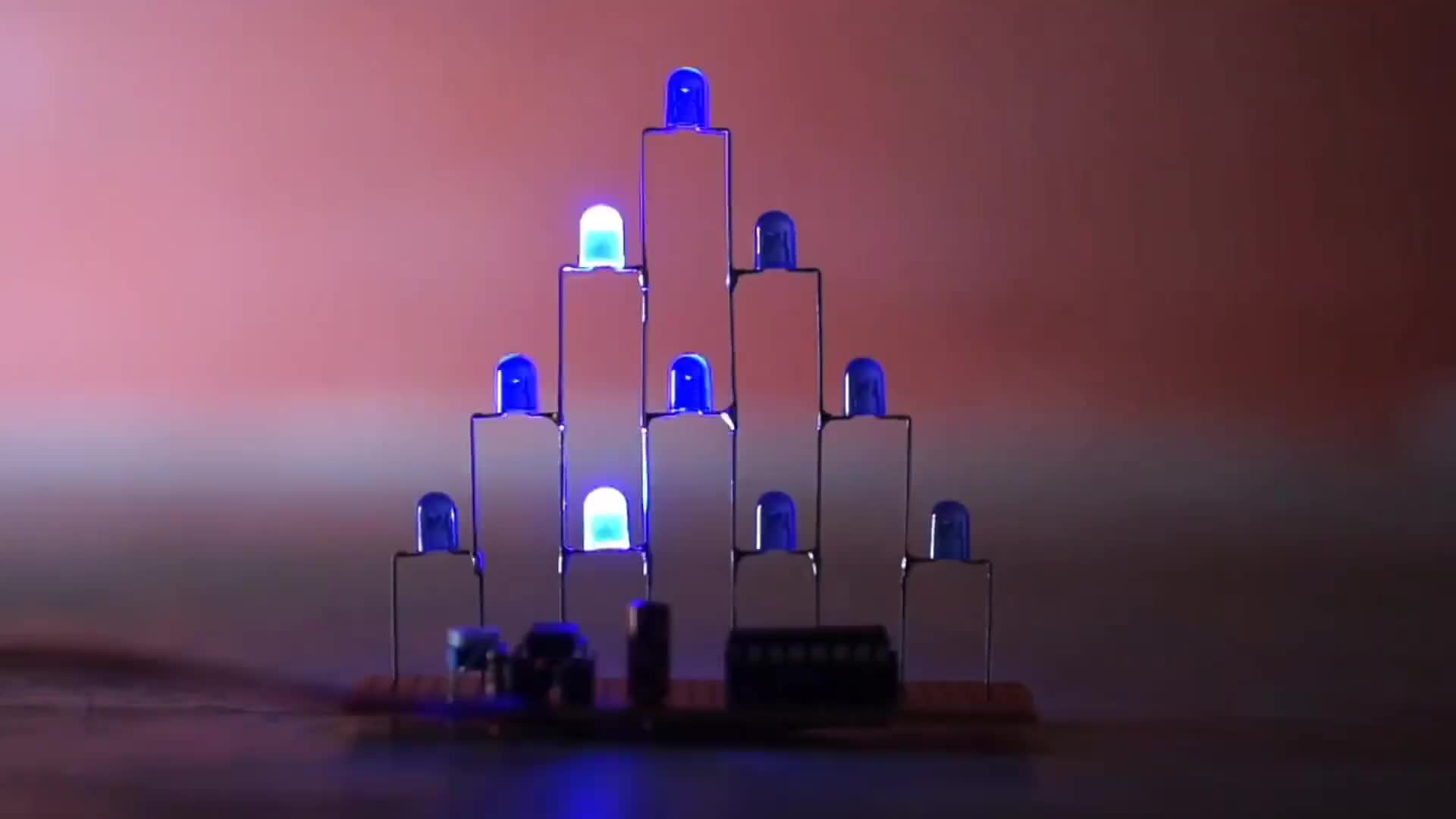 #硬聲創作季  不用單片機，靠NE555跟CD4017制作一個跑馬燈，成本不到2塊