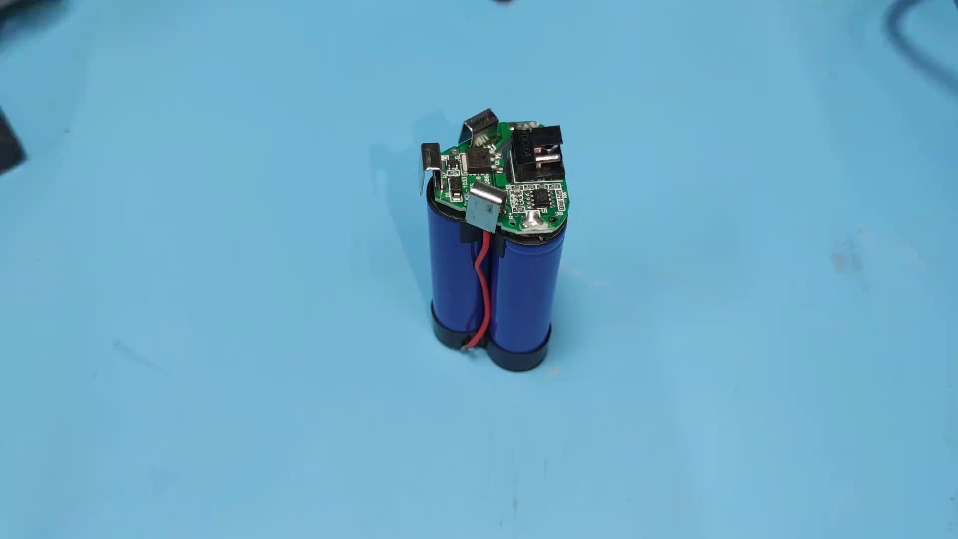 #硬聲創作季  鋰電池使用時為什么要裝保護板，做個鋰電池過充實驗，你就知道了