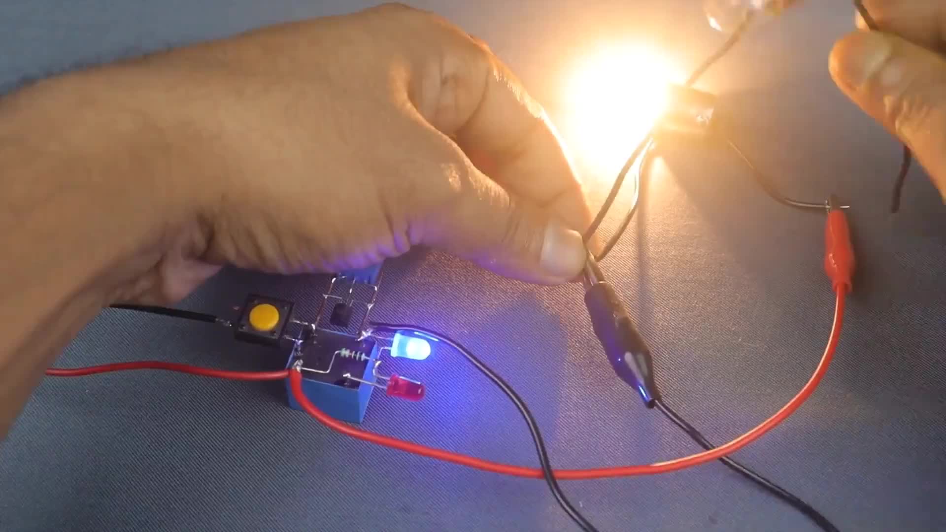 #硬聲創作季  用繼電器跟三極管，制作一個短路過載保護電路，漲知識了