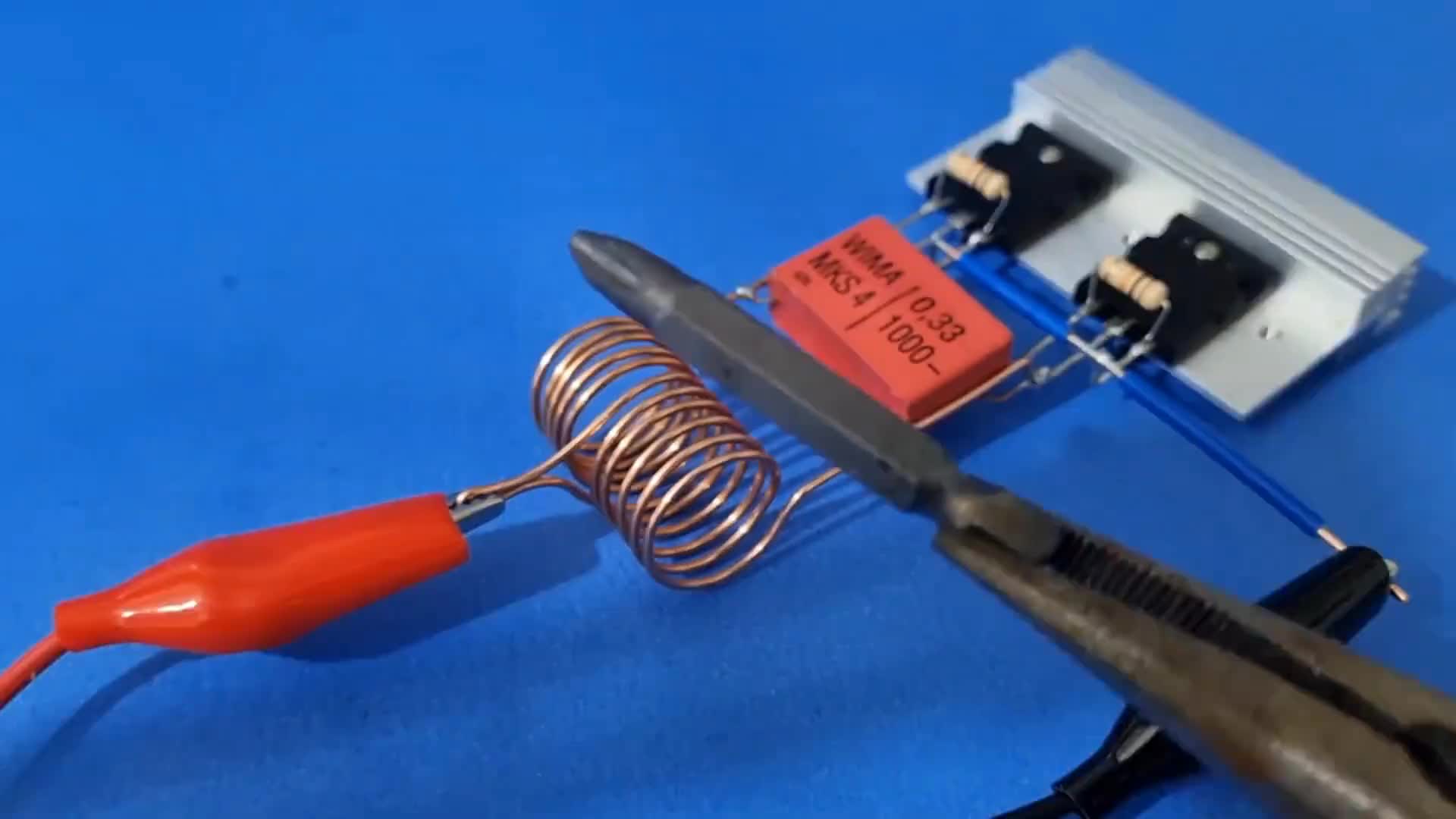 #硬聲創作季  制作感應加熱器，不用明火只要通上12V直流電，就能快速加熱金屬