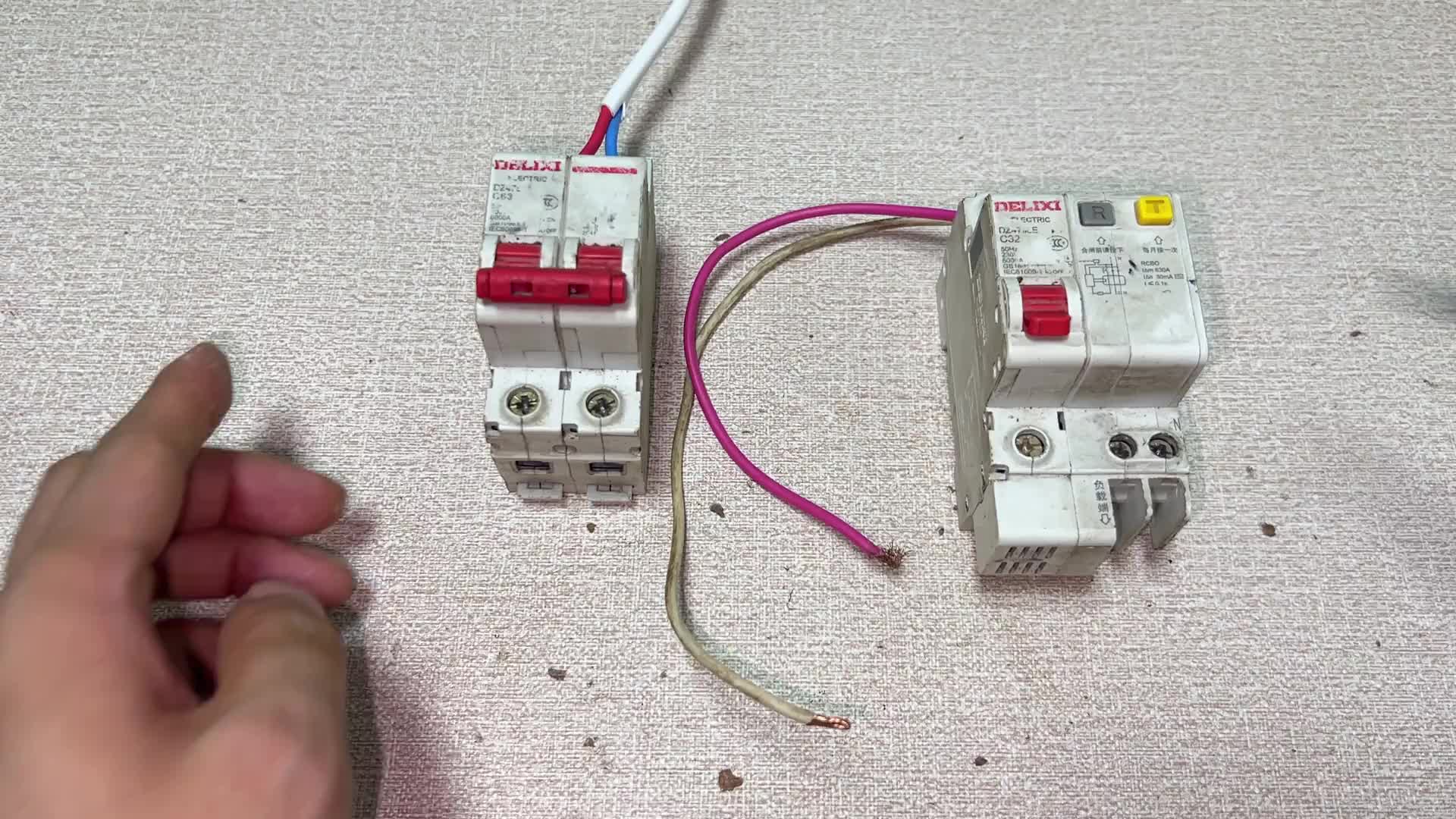 一句左零右火坑了多少人，拉了電閘都差點(diǎn)觸電，家里用電要注意了#電路原理 