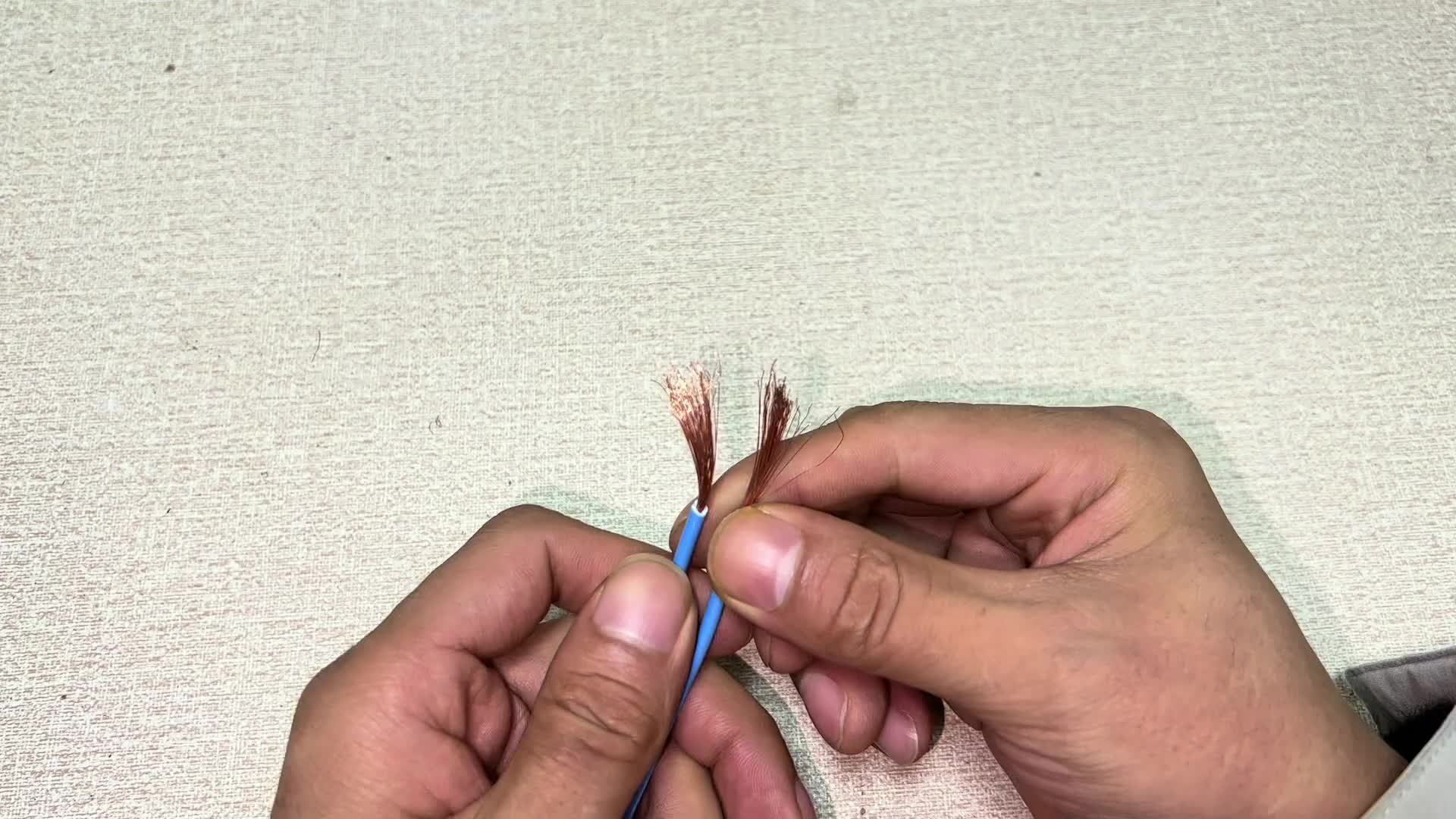 才發(fā)現(xiàn)，2根軟線這樣接一起，接頭耐用又美觀，就連膠布都不用纏#電路原理 