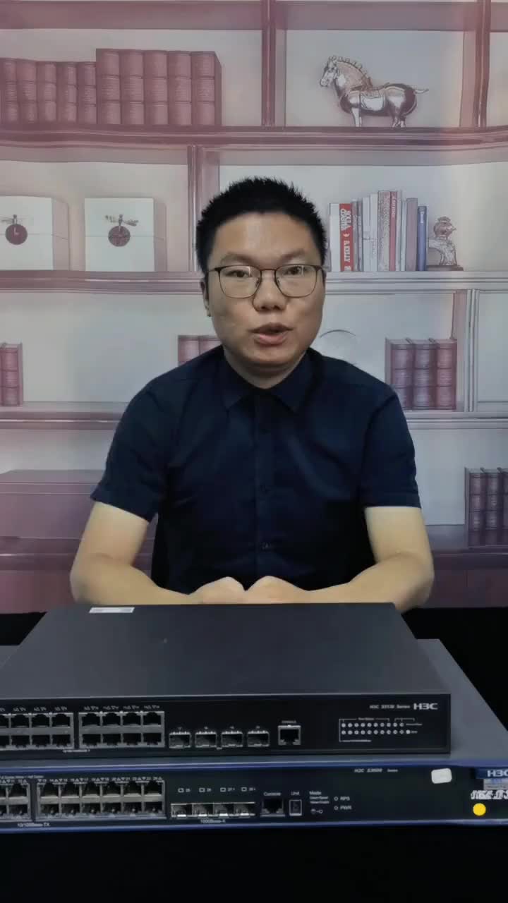 如何配置静态路由，去实现两个在不同网段的主机间通信。