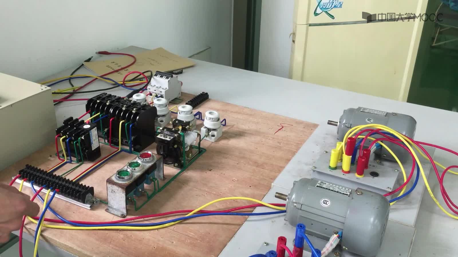 任務三 兩臺三相交流異步電動機順序啟停控制電路通電調試(2)#硬聲創作季 