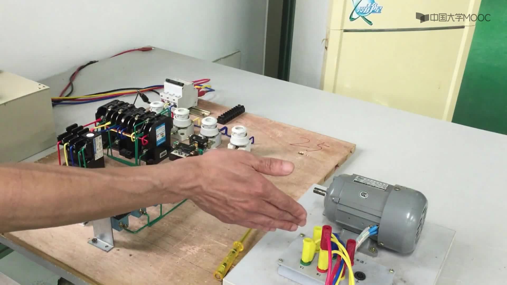 任務二 三相異步電動機定子繞組串電阻降壓啟動控制電路通電調試(2)#硬聲創作季 