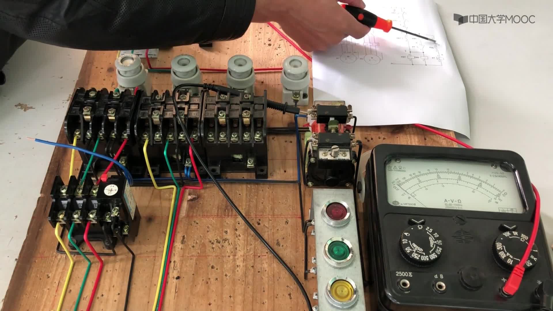 任務(wù)三 兩臺異步電動機(jī)同時(shí)啟動延時(shí)停止控制電路萬用表檢測(3)#硬聲創(chuàng)作季 
