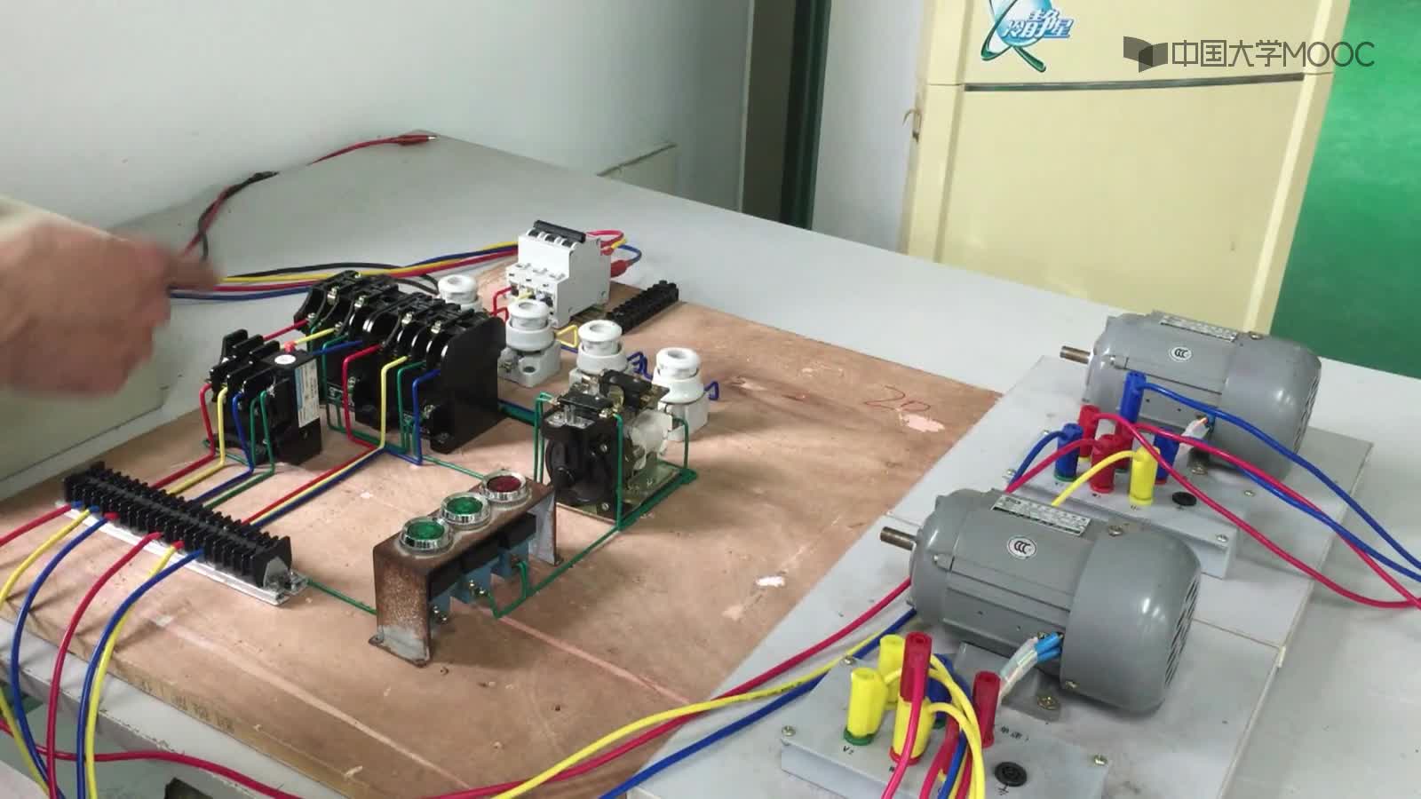 任務三 兩臺異步電動機同時啟動延時停止控制電路通電調試(2)#硬聲創(chuàng)作季 