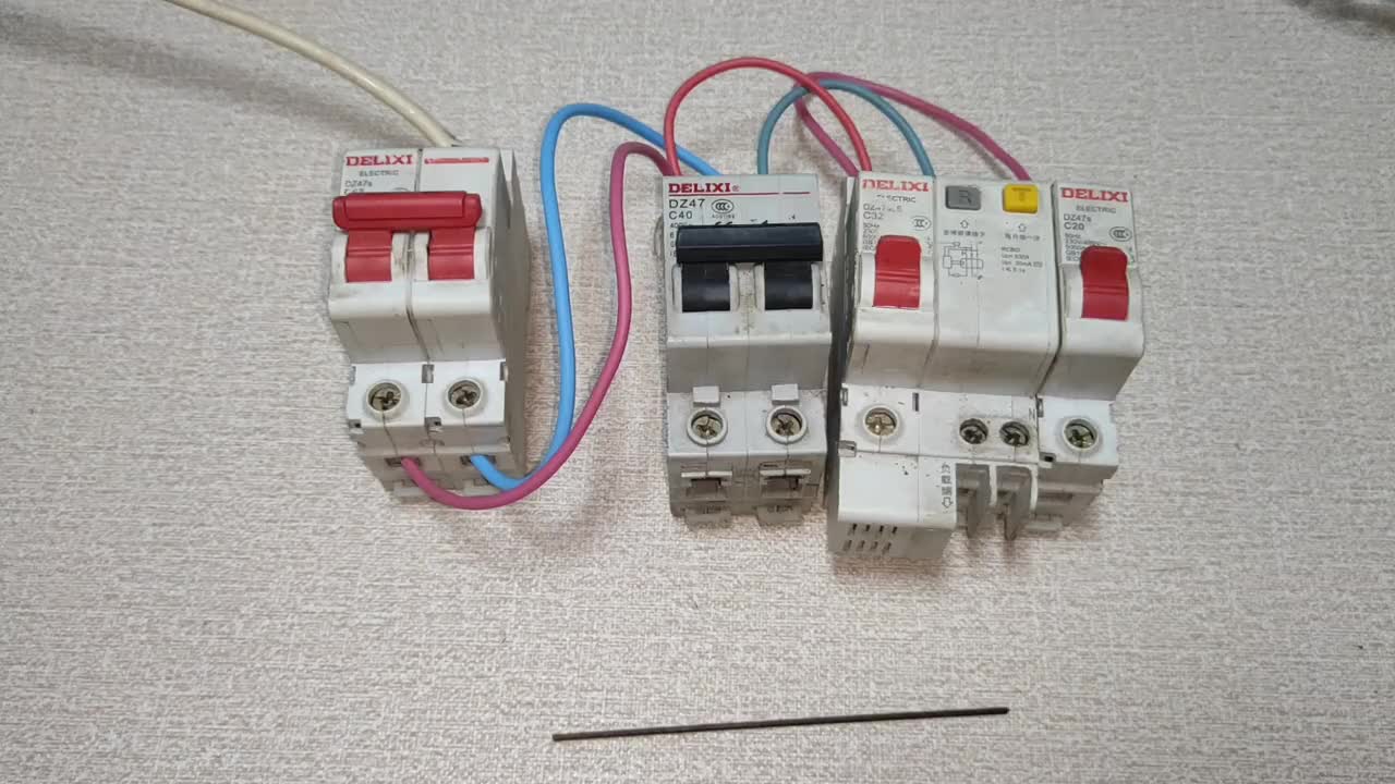 電工斷電維修，突然有人合閘怎么辦？老電工這一招很安心#電路原理 