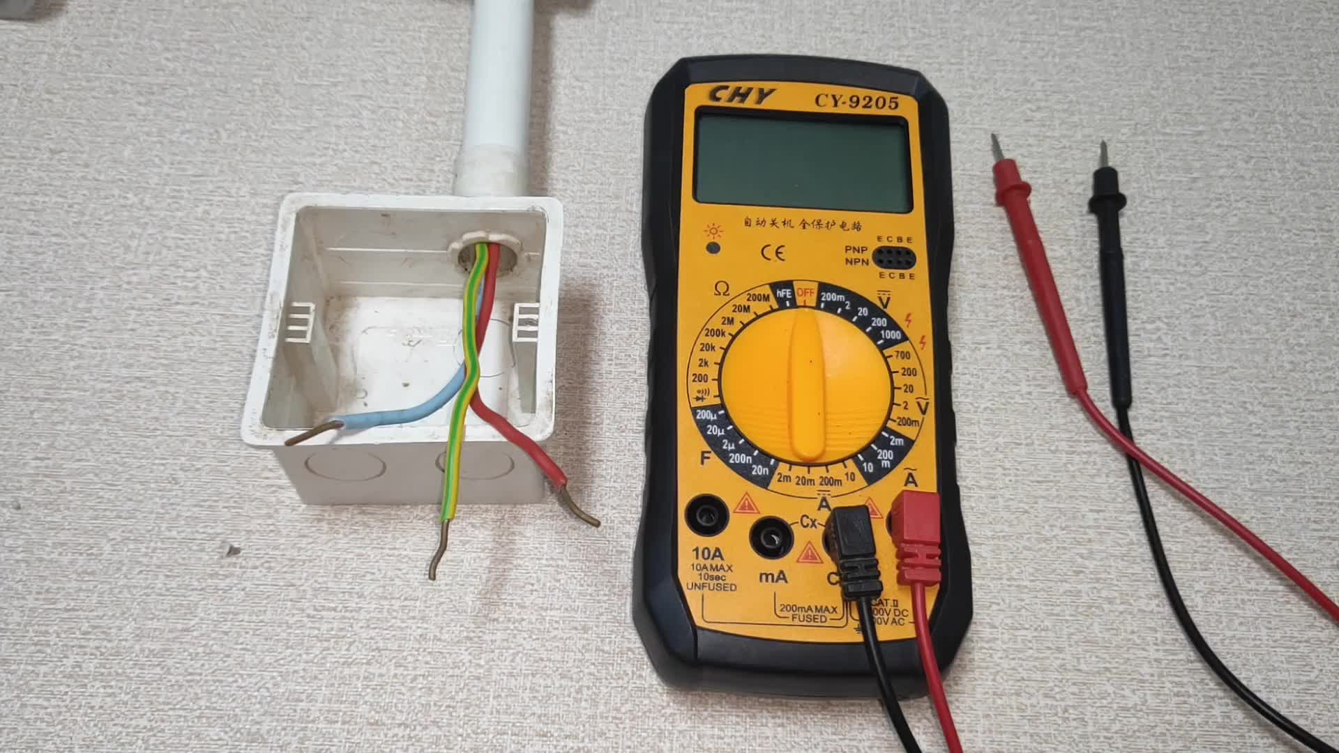 萬(wàn)用表查漏電，是電工的基本功，零火線是否漏電，萬(wàn)用表一測(cè)便知#電路原理 